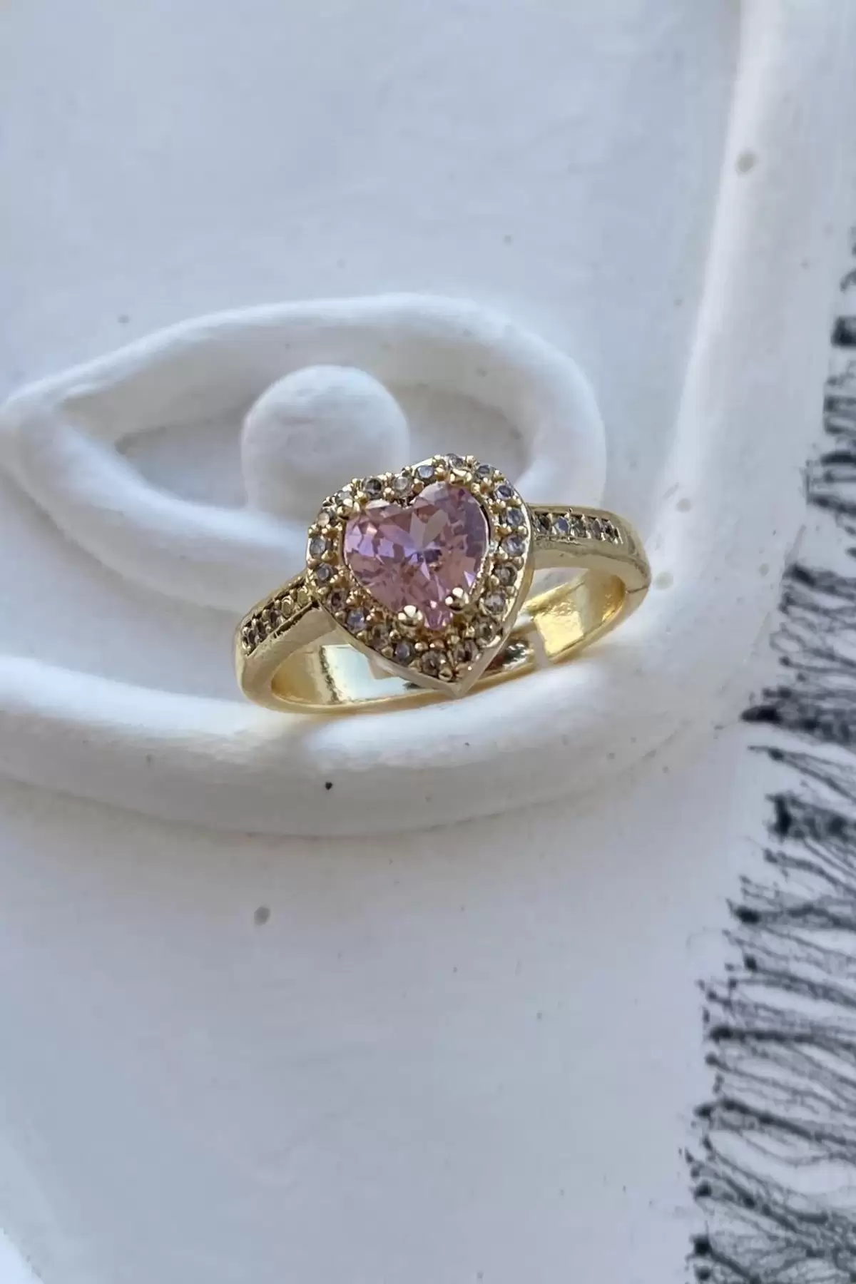 Altın Renk Pembe Taş Detaylı Pandora Yüzük