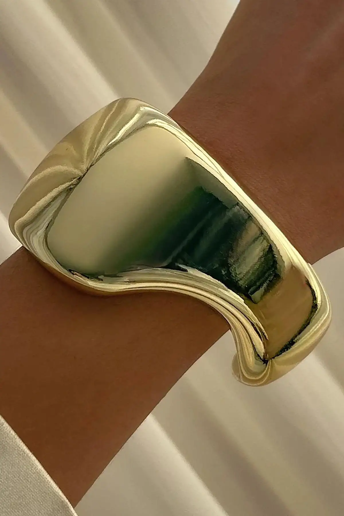 Altın Renk Plaka Kelepçe Bileklik