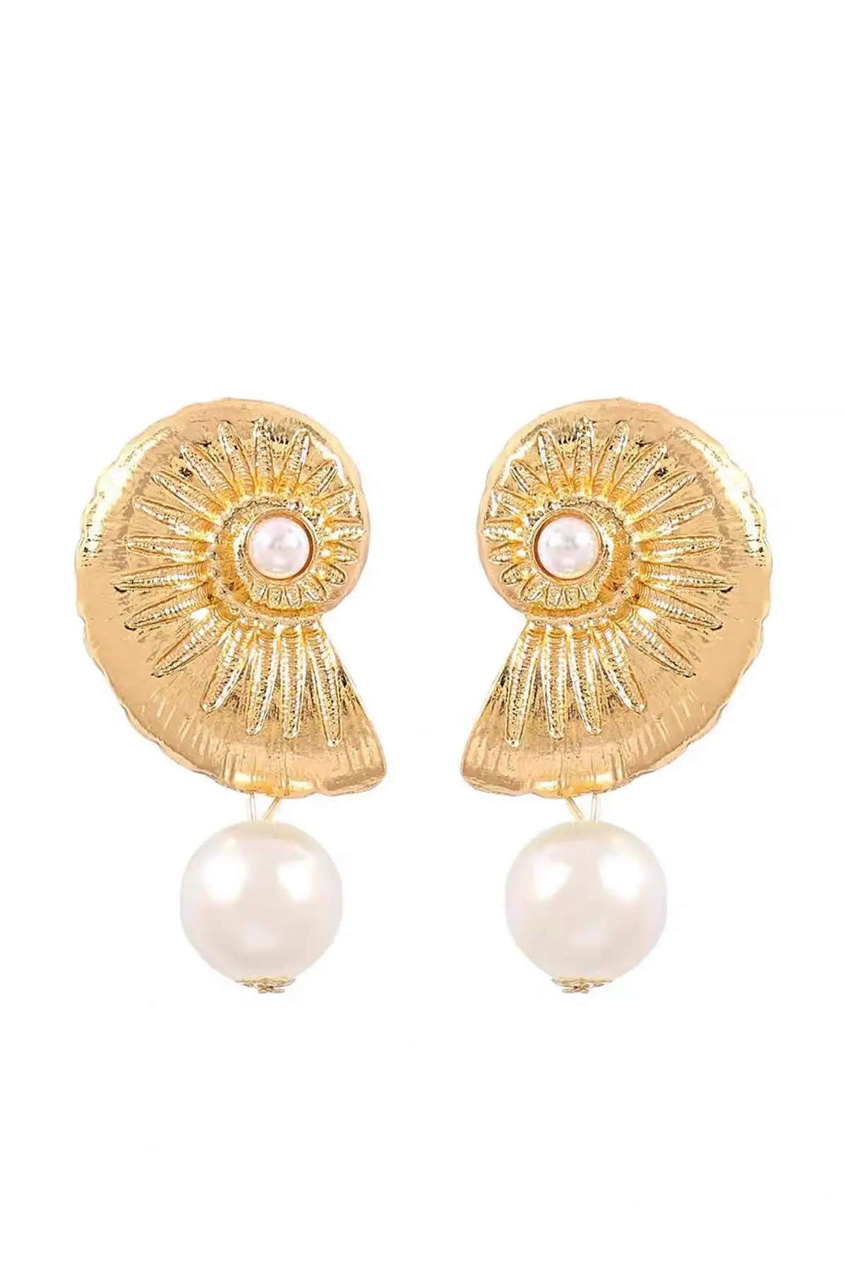 Altın Renk Salyangoz Figürlü İnci Detaylı Çelik Küpe (Çift)