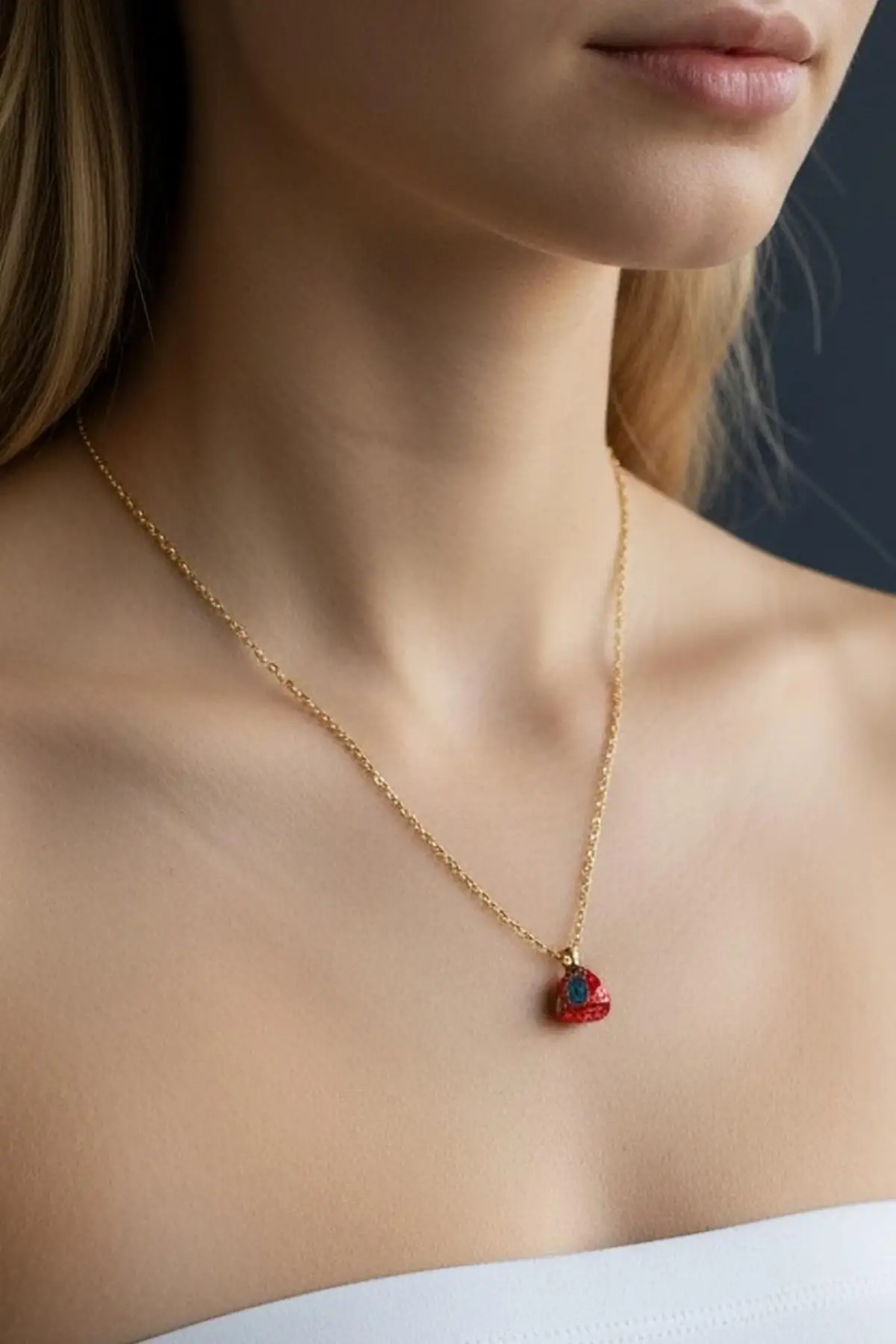 Altın Renk Şans Figürlü Çelik Yılbaşı Kolyesi