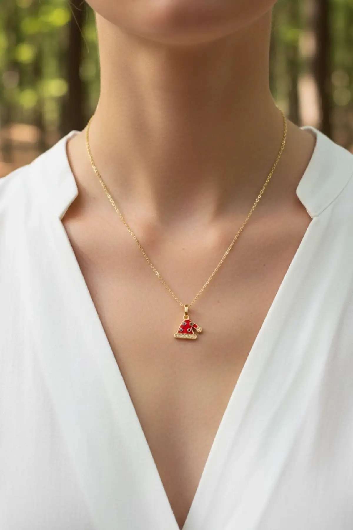 Altın Renk Şapka Figürlü Çelik Yılbaşı Kolyesi