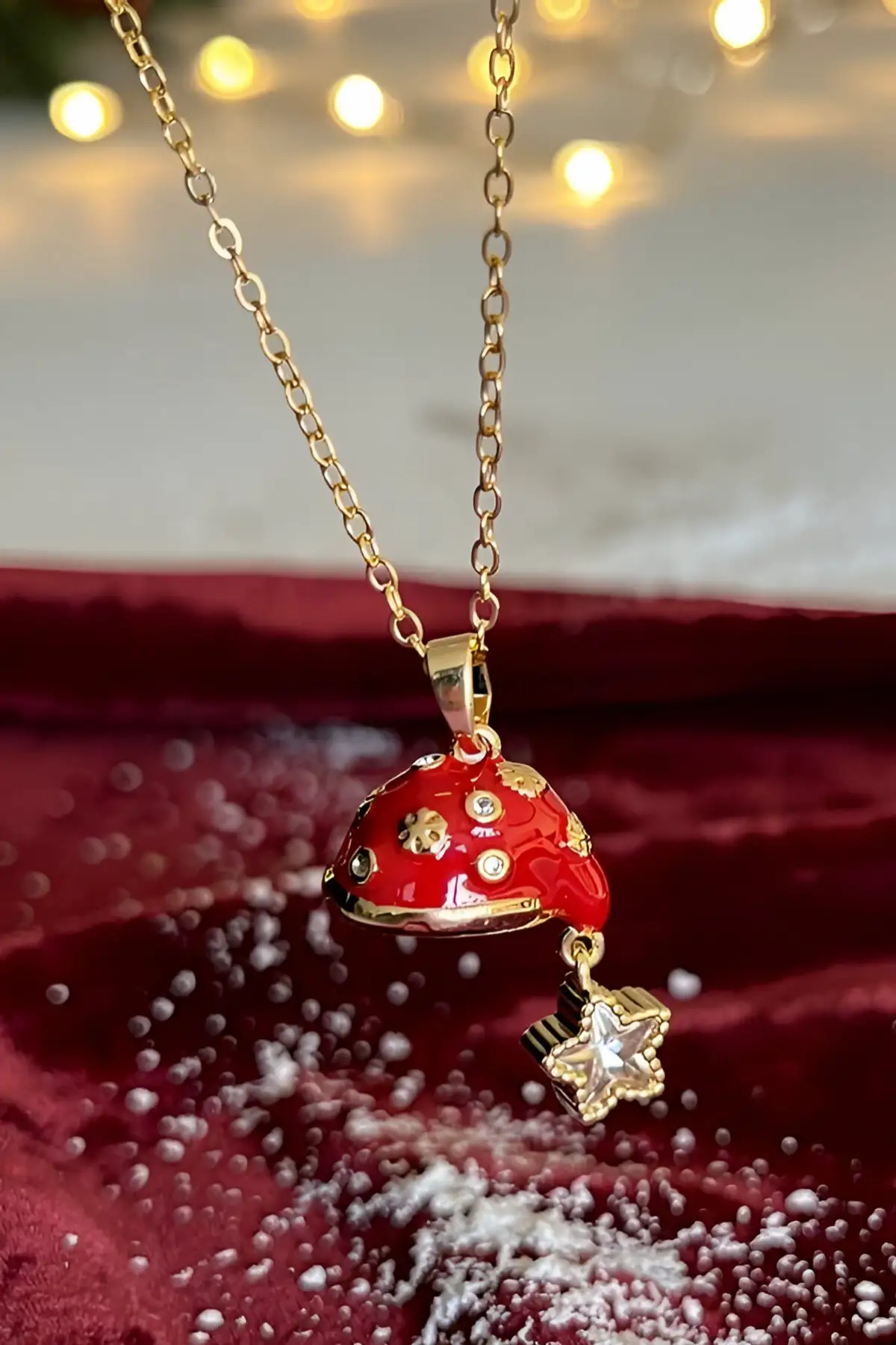 Altın Renk Şapka Figürlü Çelik Yılbaşı Kolyesi