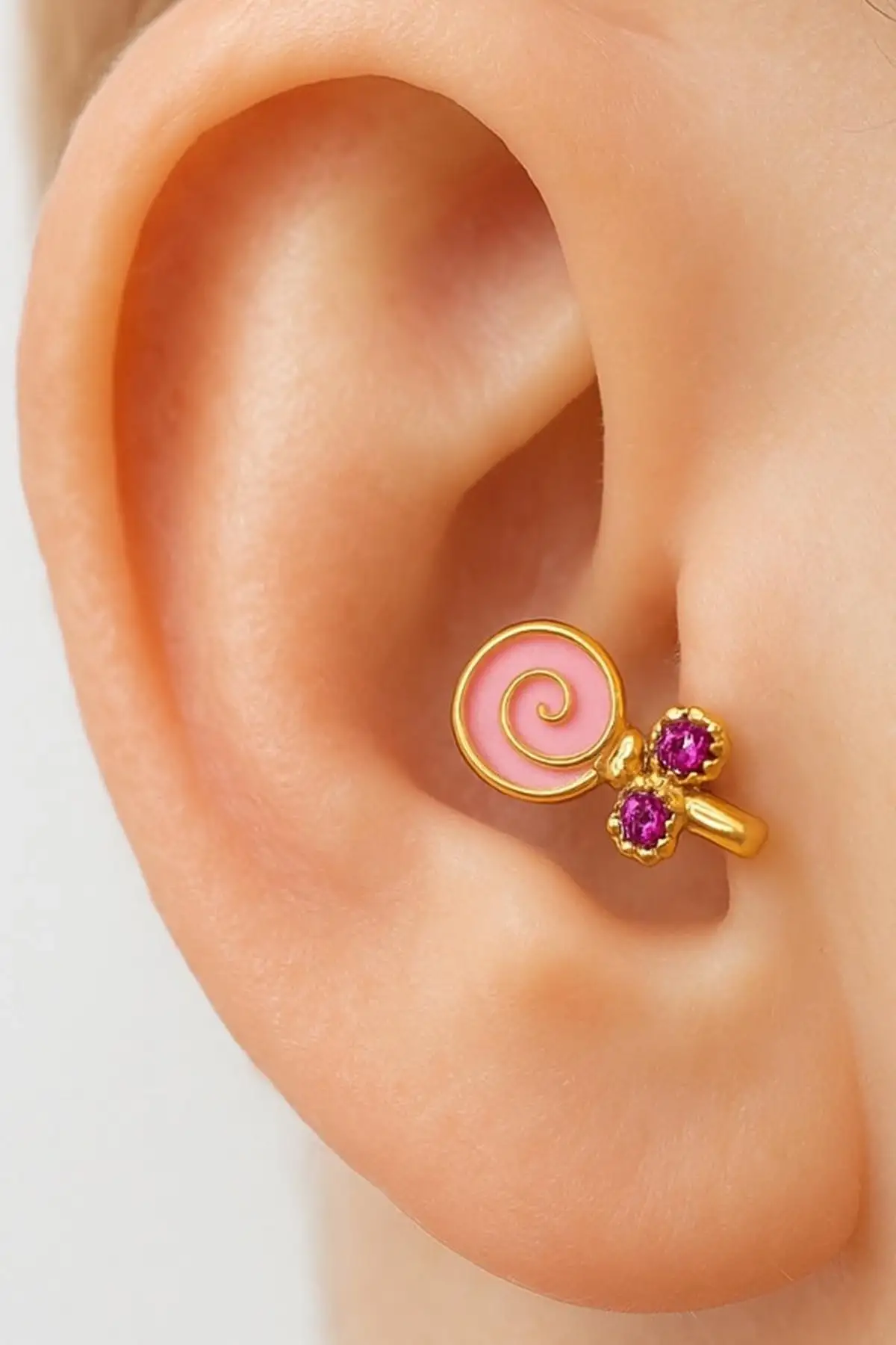 Altın Renk Şeker Figürlü Cerrahi Çelik Tragus/Kıkırdak Küpe/Piercing (Tek)