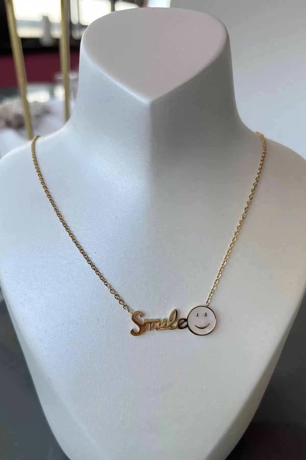 Altın Renk Smile Yazı Detaylı Çelik Kolye