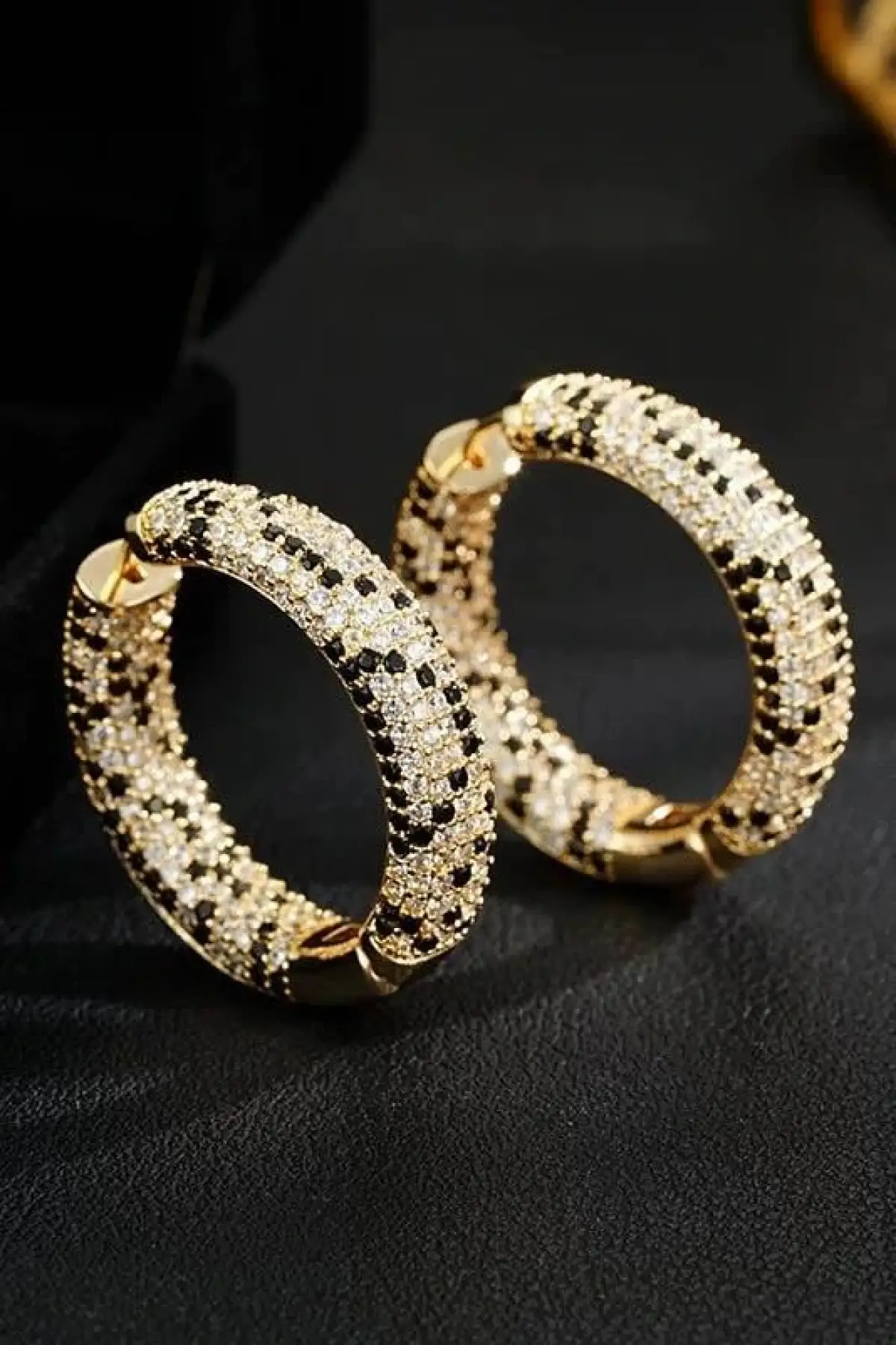 Altın Renk Taş Detaylı 14K Altın Kaplama Halka Küpe (Çift)