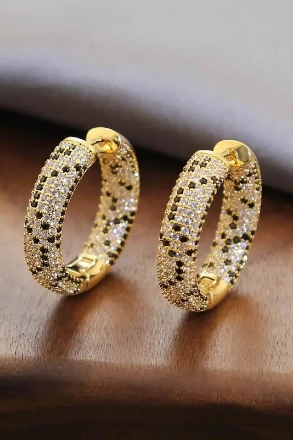 Altın Renk Taş Detaylı 14K Altın Kaplama Halka Küpe (Çift)