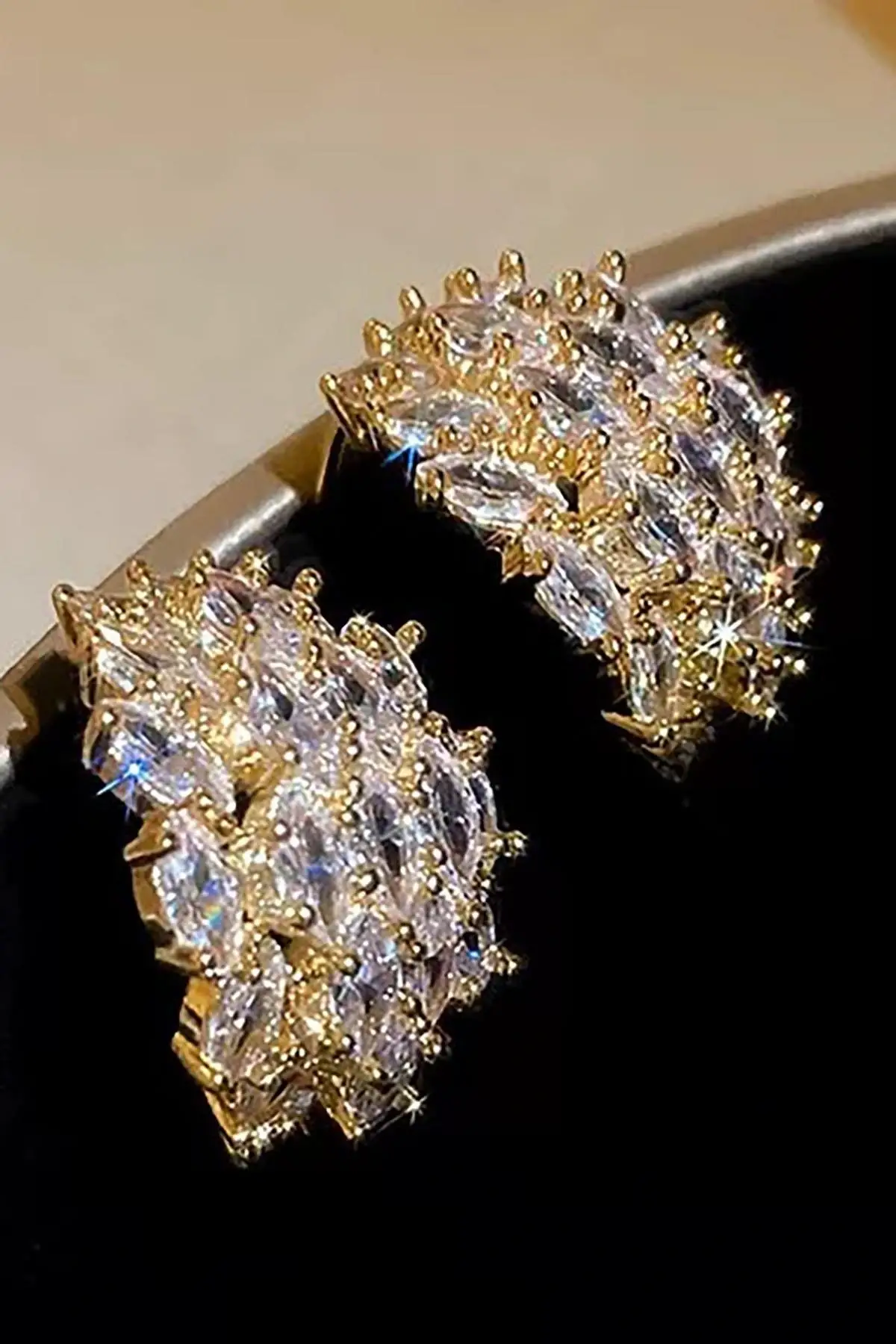 Altın Renk Taş Detaylı 14K Altın Kaplama Küpe (Çift)