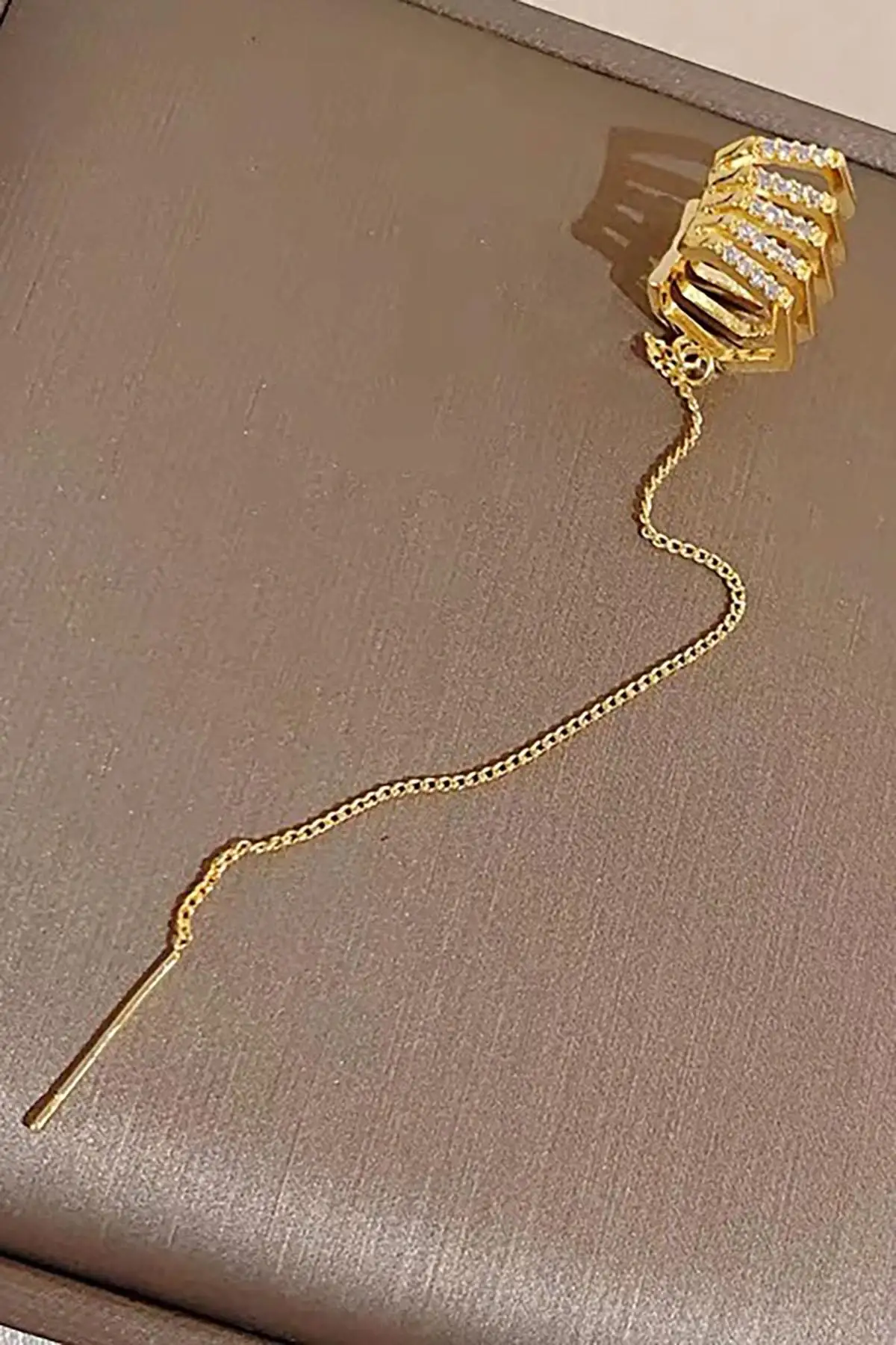 Altın Renk Taş Detaylı 14K Altın Kaplama TX Ear Cuff (Tek)