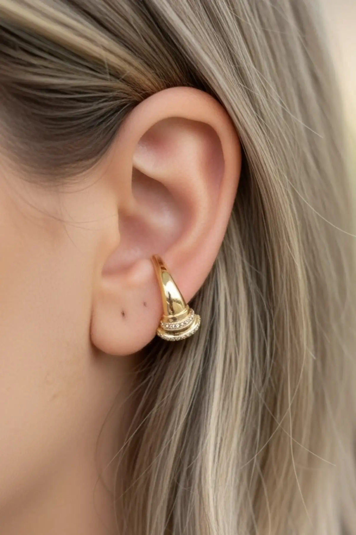 Altın Renk Taş Detaylı 14K Altın Kaplama TX Ear Cuff (Tek)