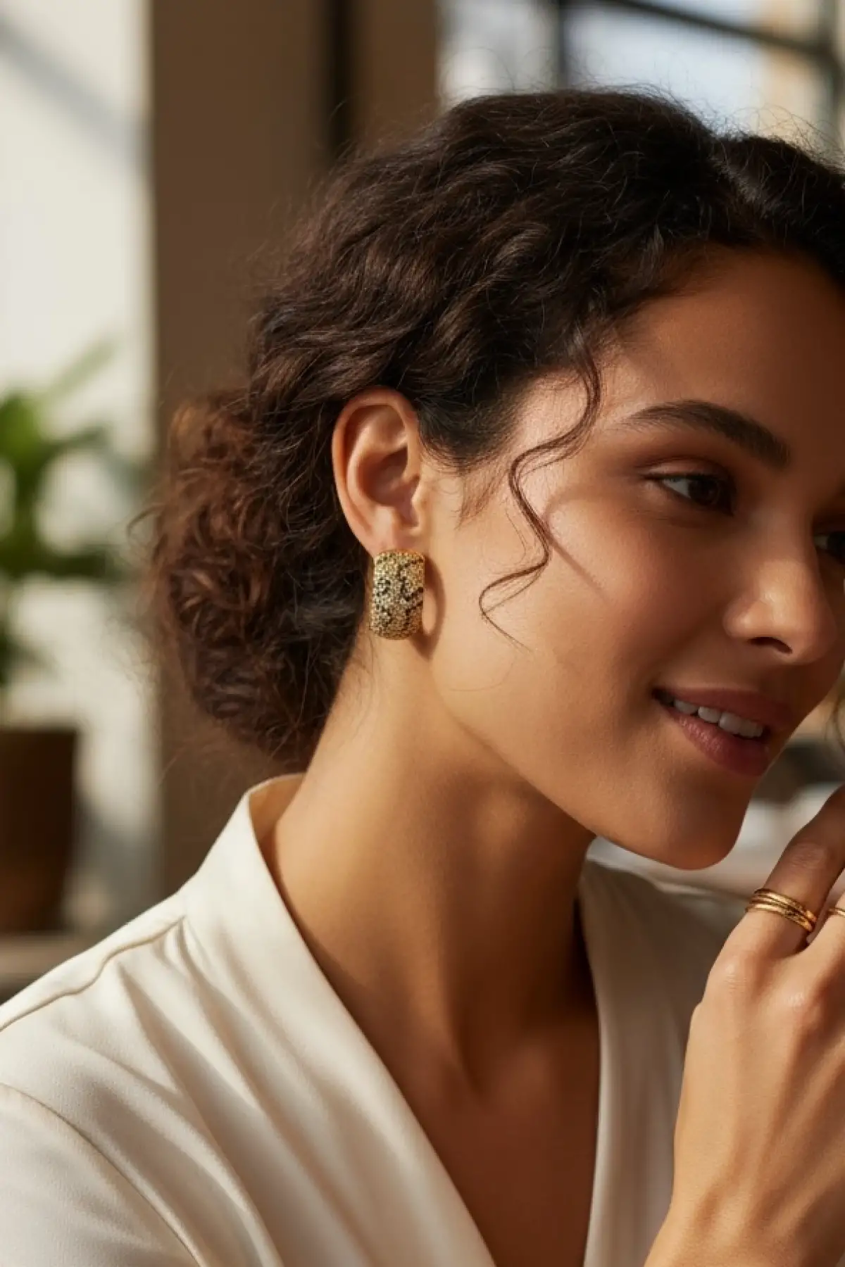 Altın Renk Taş Detaylı 14K Altın Kaplama TX Halka Küpe (Çift)