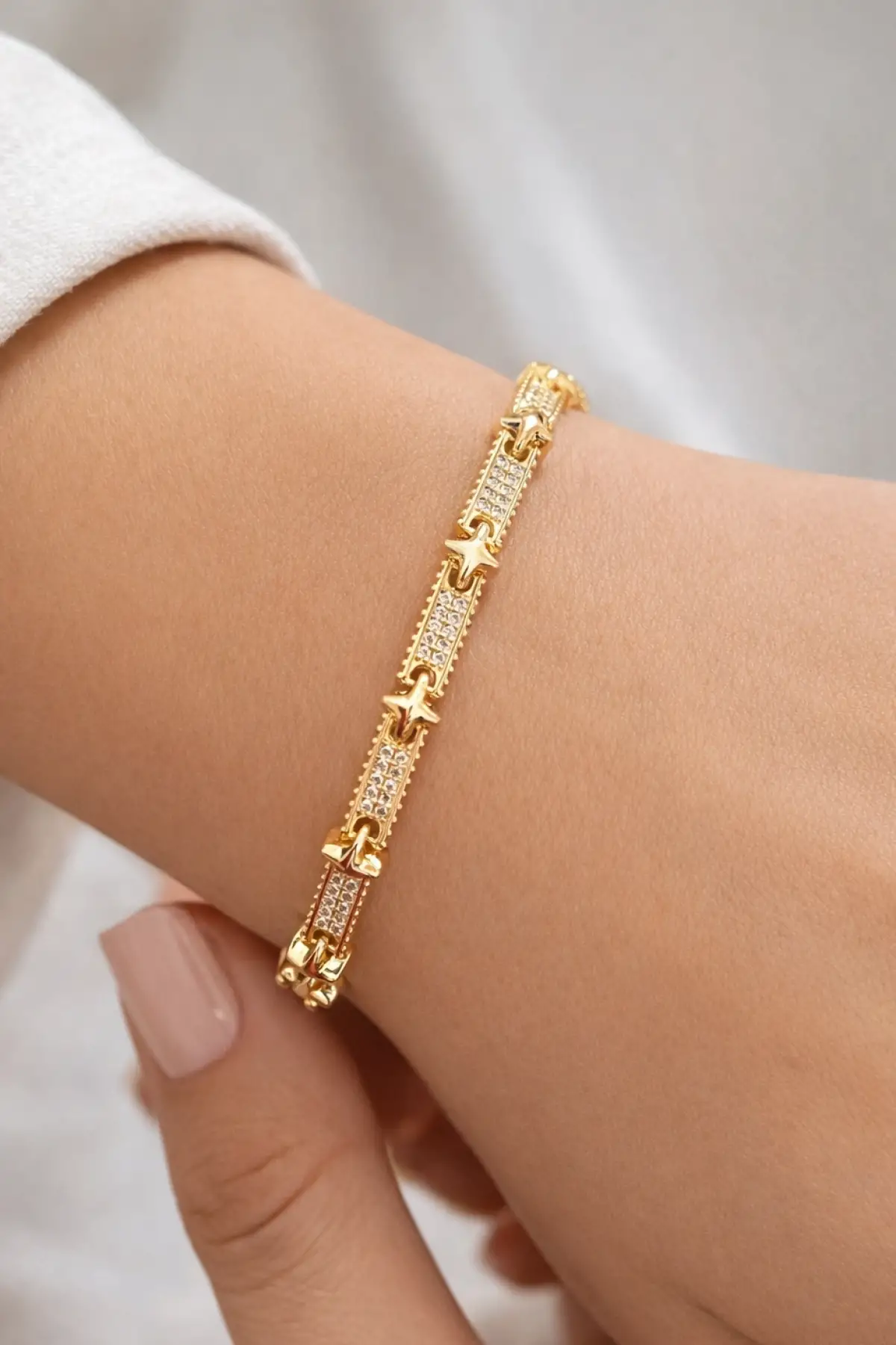 Altın Renk Taş Detaylı 14K Altın Kaplama VİP Bileklik