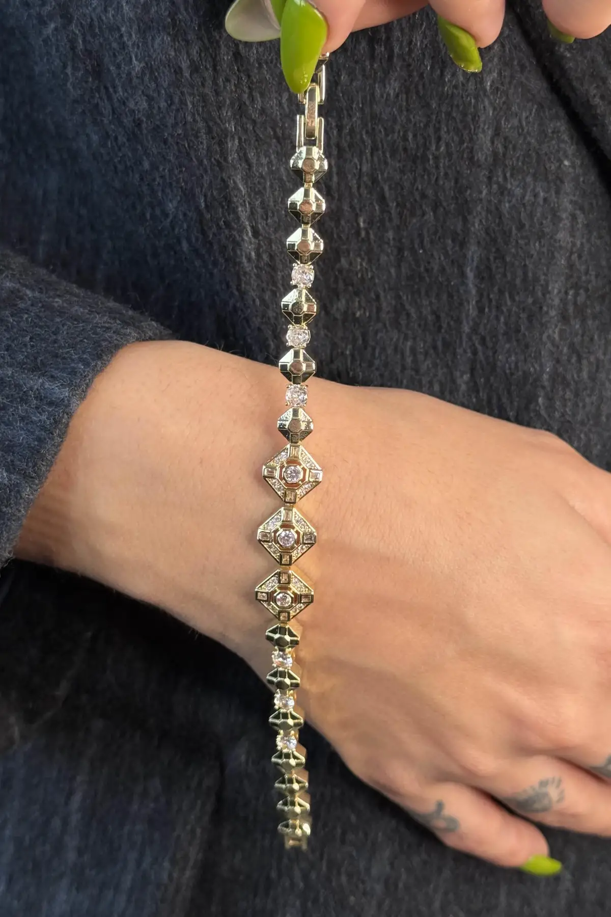 Altın Renk Taş Detaylı 14K Altın Kaplama VİP Bileklik