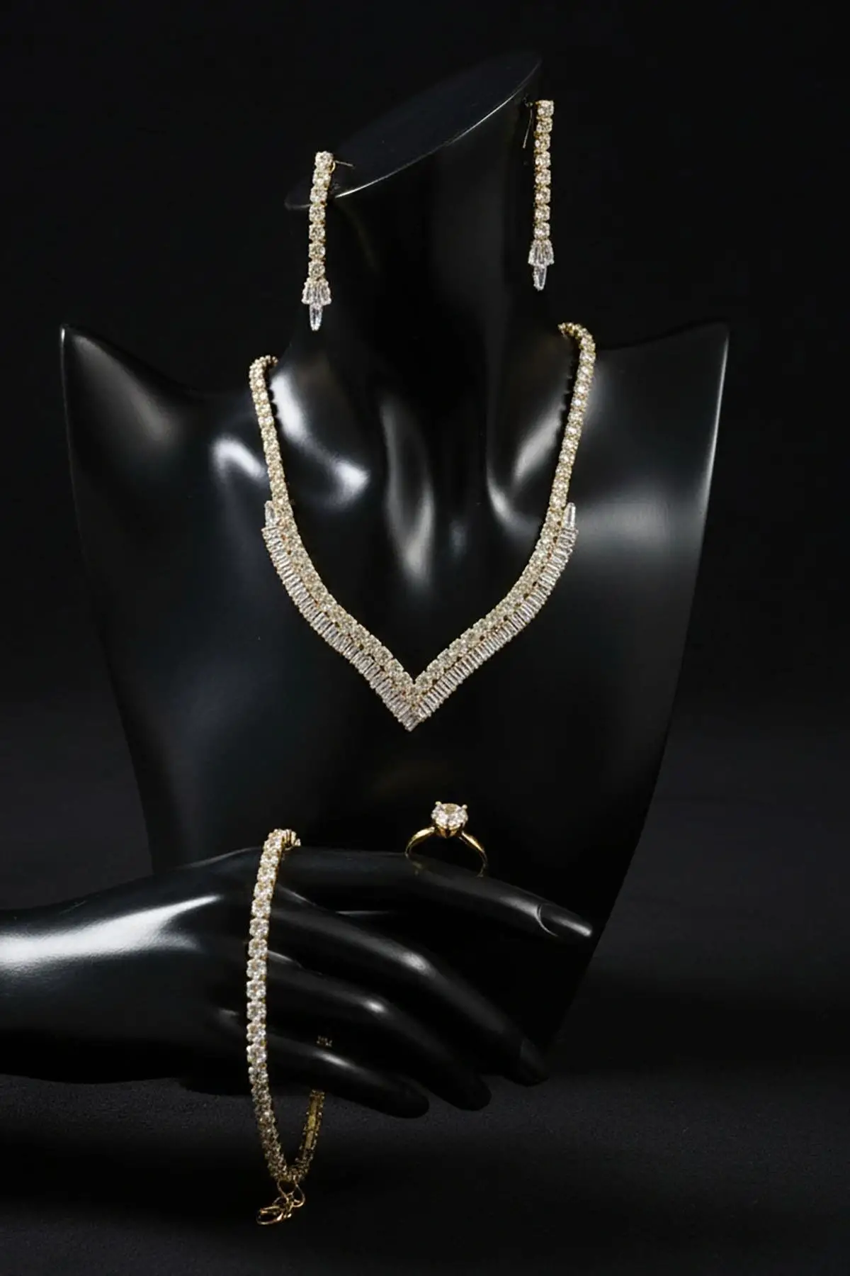 Altın Renk Taş Detaylı 4lü Abiye Set