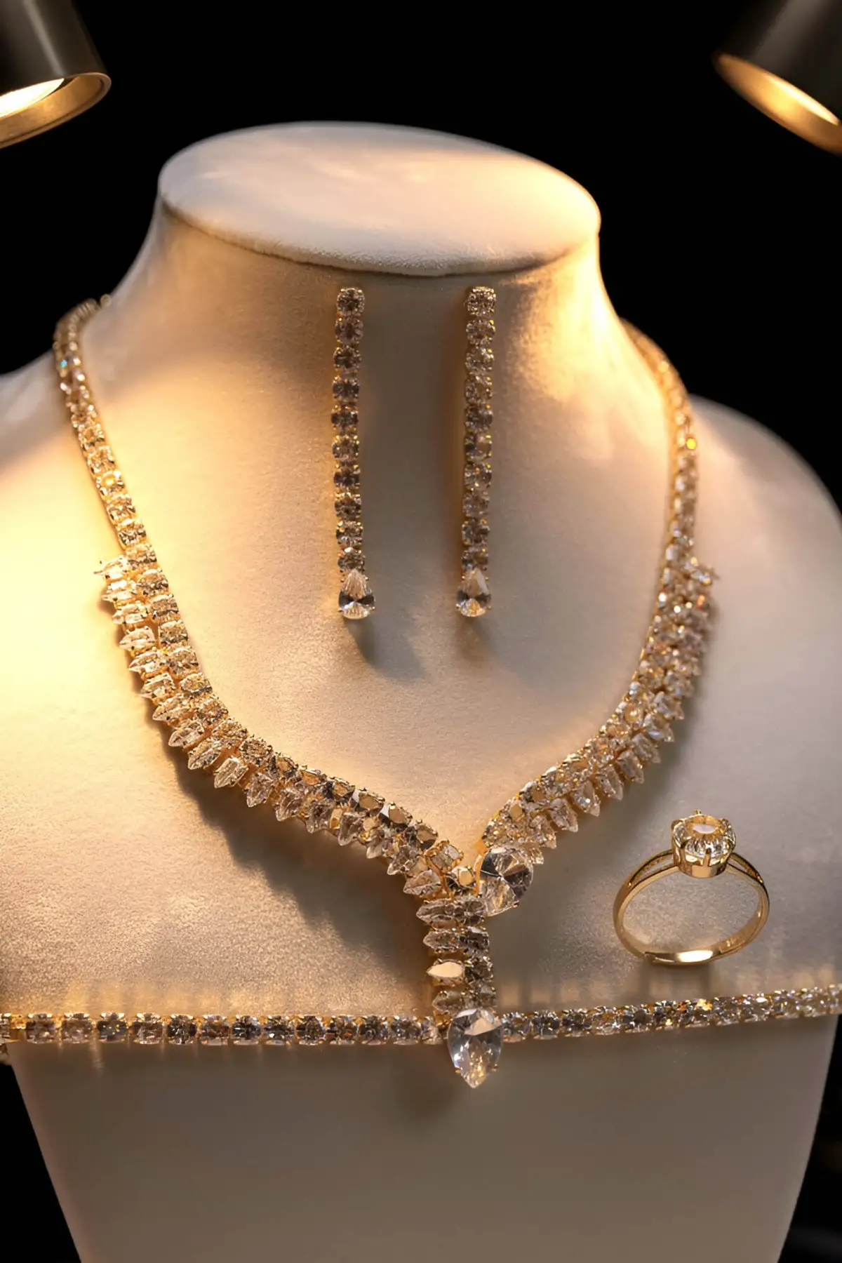 Altın Renk Taş Detaylı 4lü Abiye Set