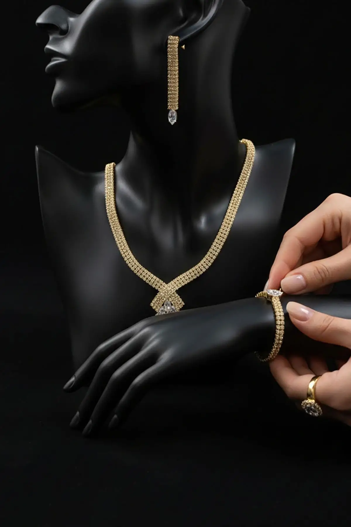 Altın Renk Taş Detaylı 4lü Abiye Set