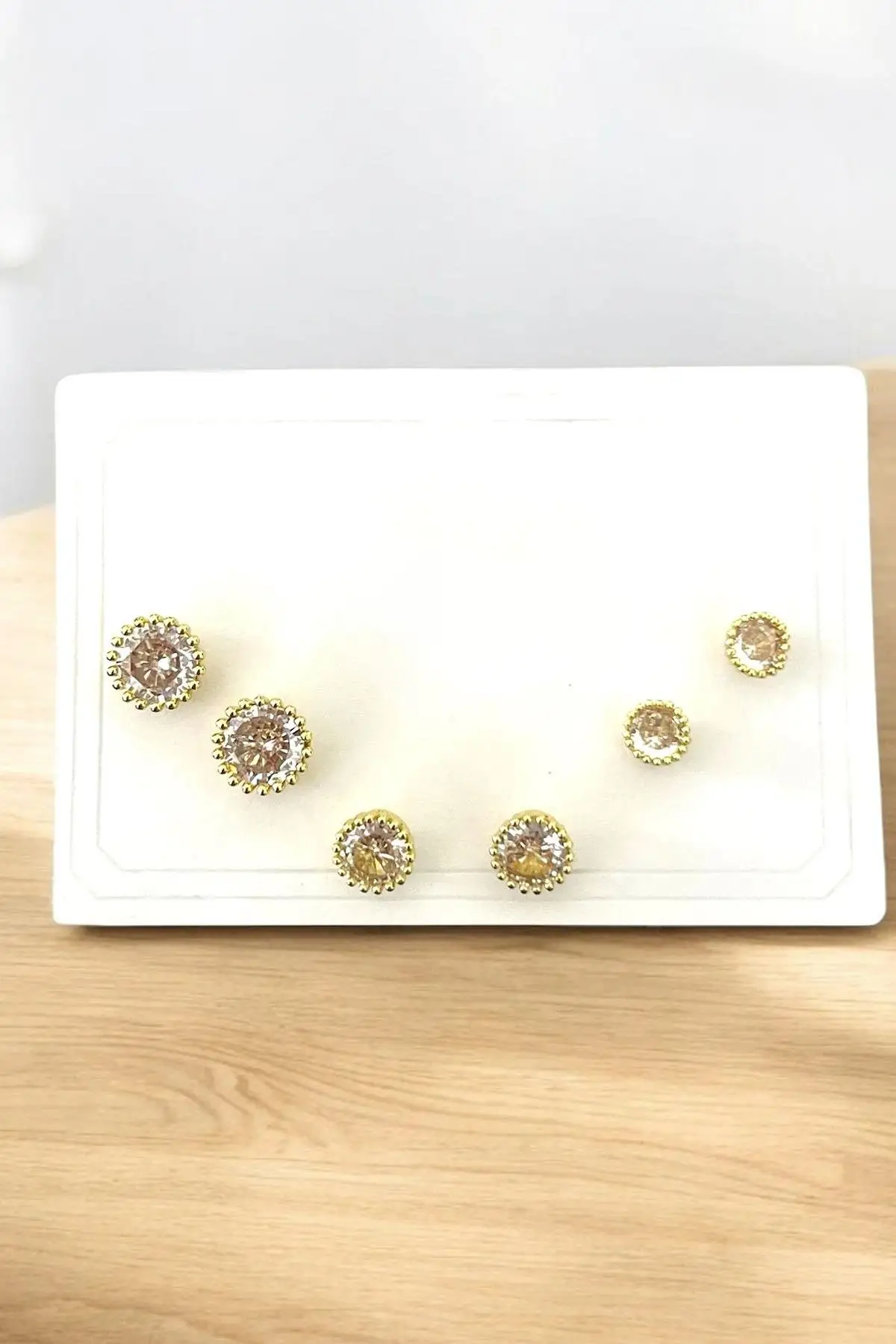 Altın Renk Taş Detaylı 6lı Küpe Set