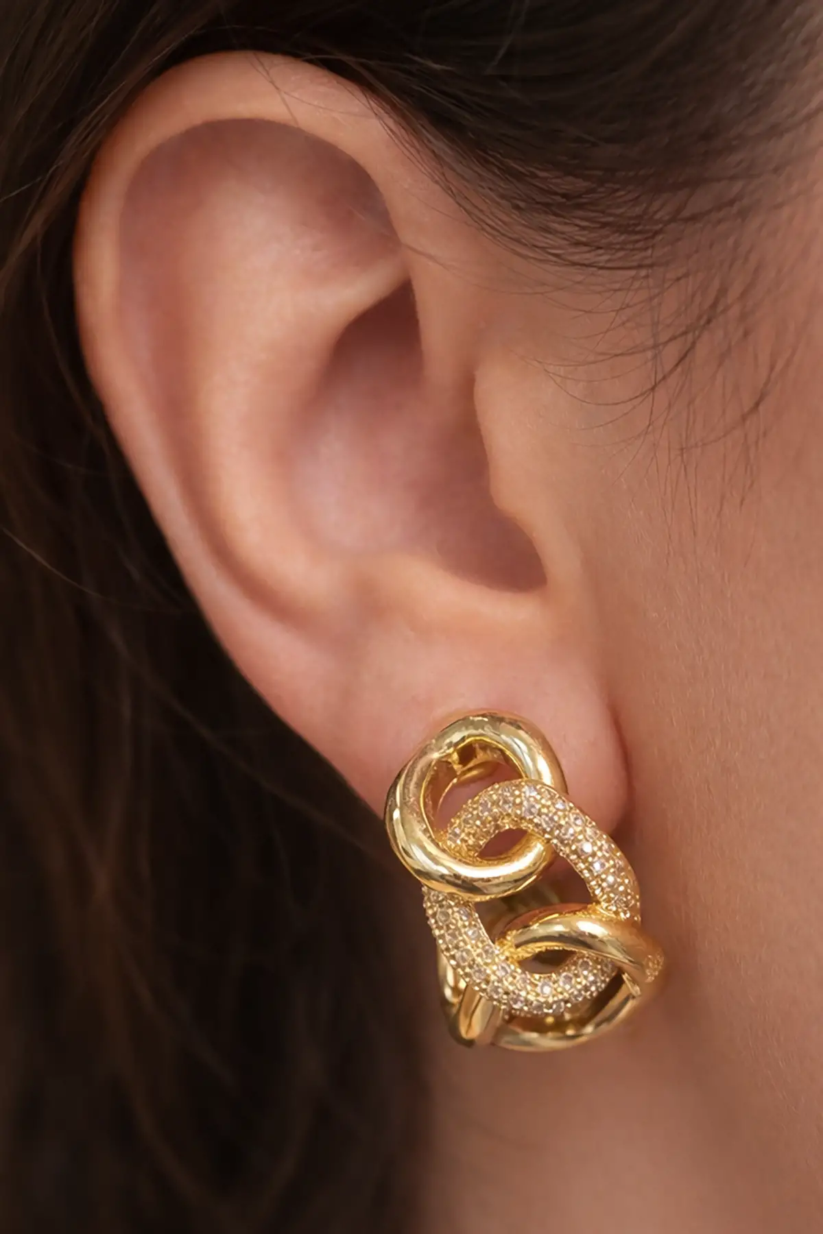 Altın Renk Taş Detaylı Çelik Halka Küpe (Çift)