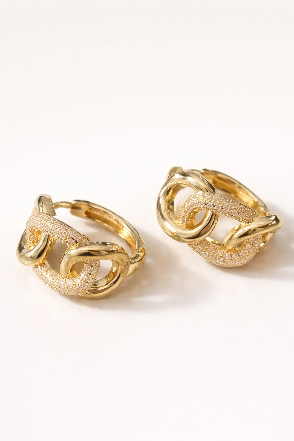 Altın Renk Taş Detaylı Çelik Halka Küpe (Çift)