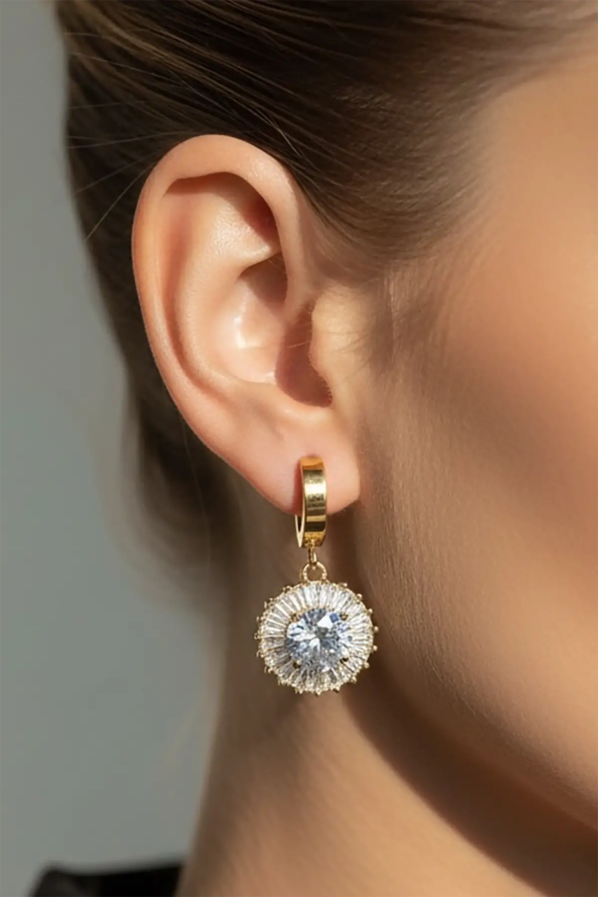 Altın Renk Taş Detaylı Çelik Küpe (Çift)