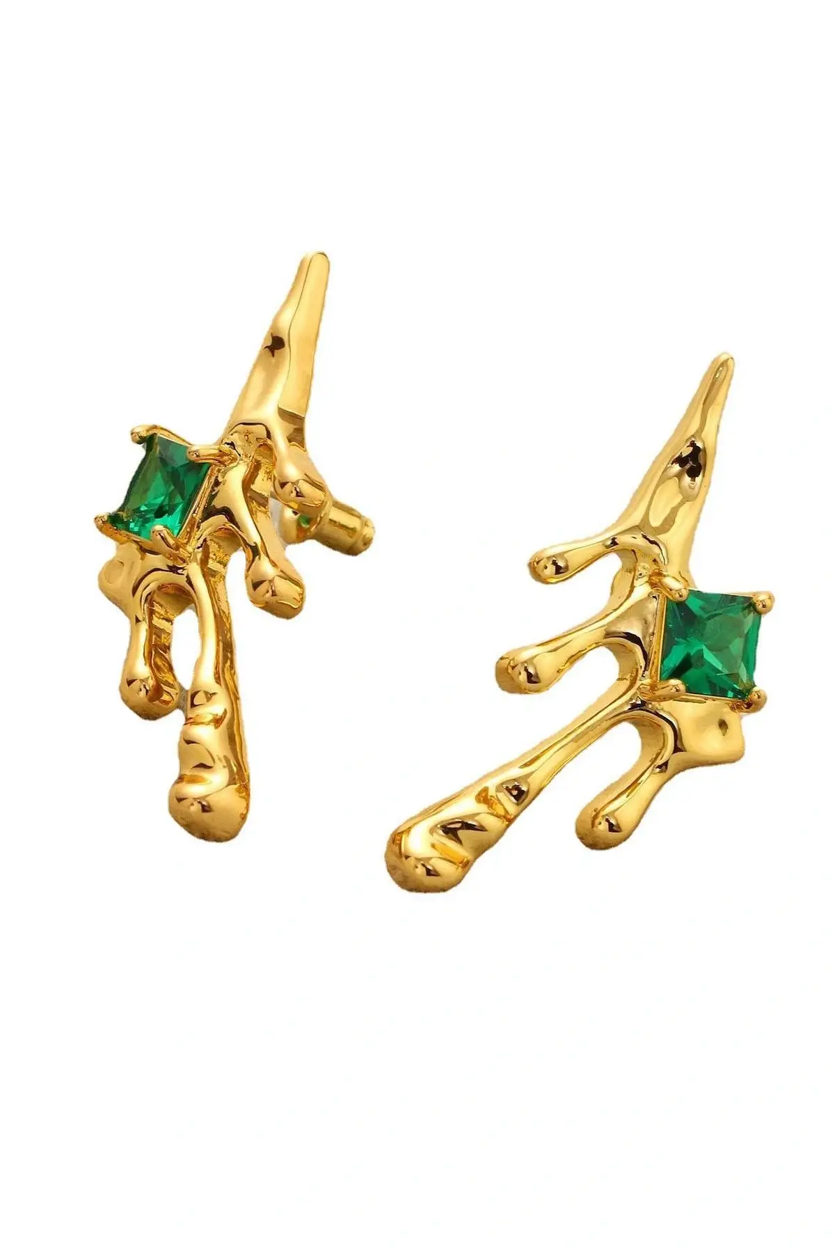 Altın Renk Taş Detaylı Çelik Küpe (Çift)