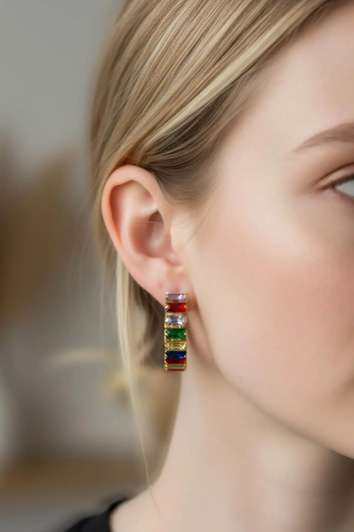 Altın Renk Taş Detaylı Çelik Küpe (Çift)