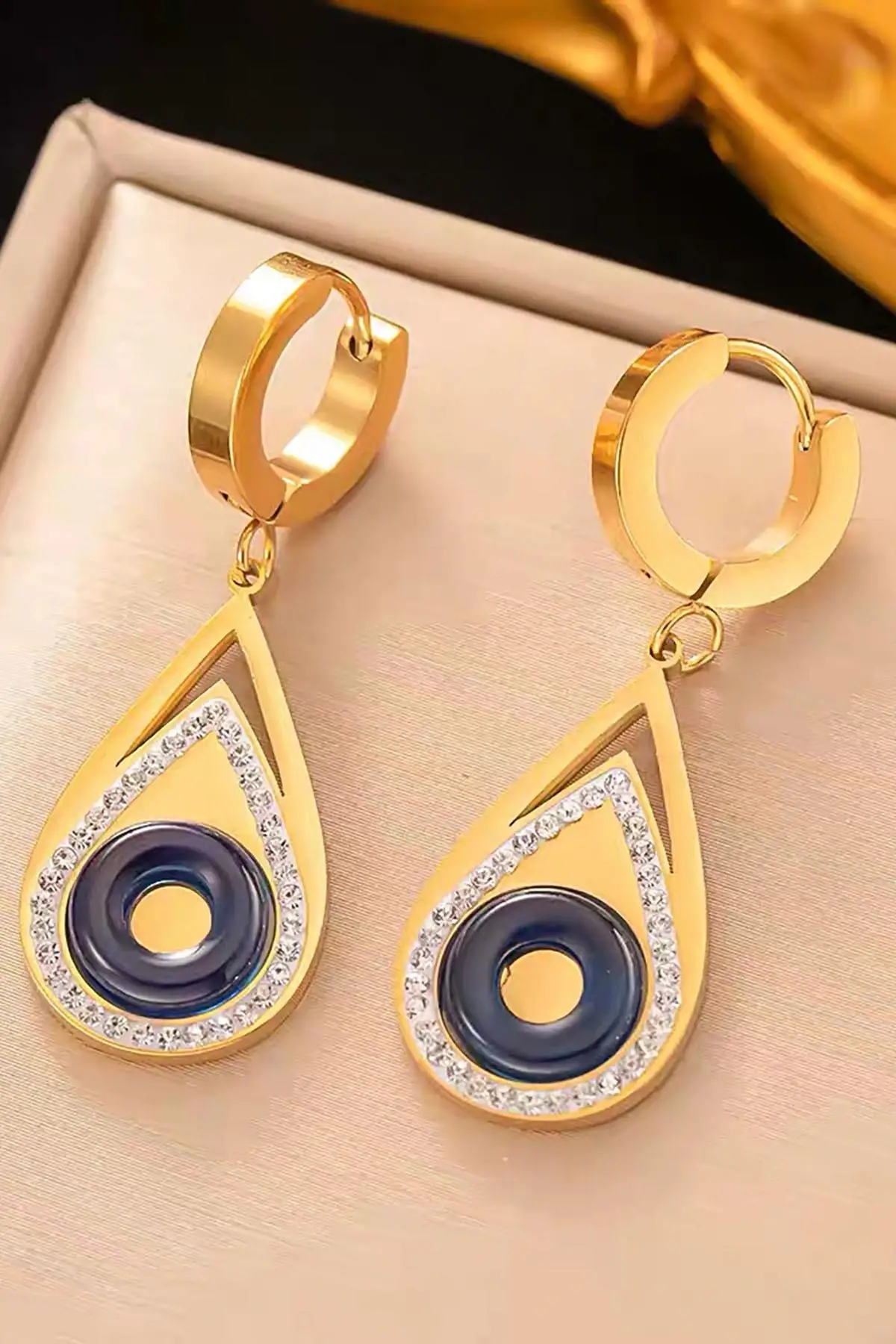 Altın Renk Taş Detaylı Çelik Küpe (Çift)