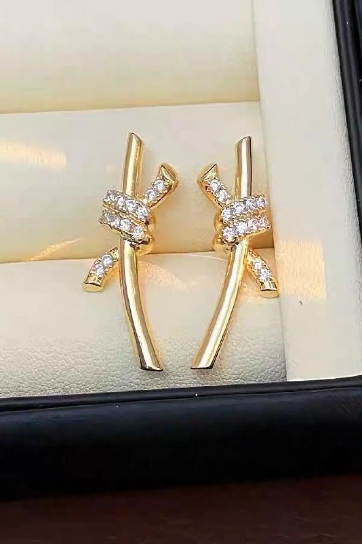 Altın Renk Taş Detaylı Çelik Küpe (Çift)