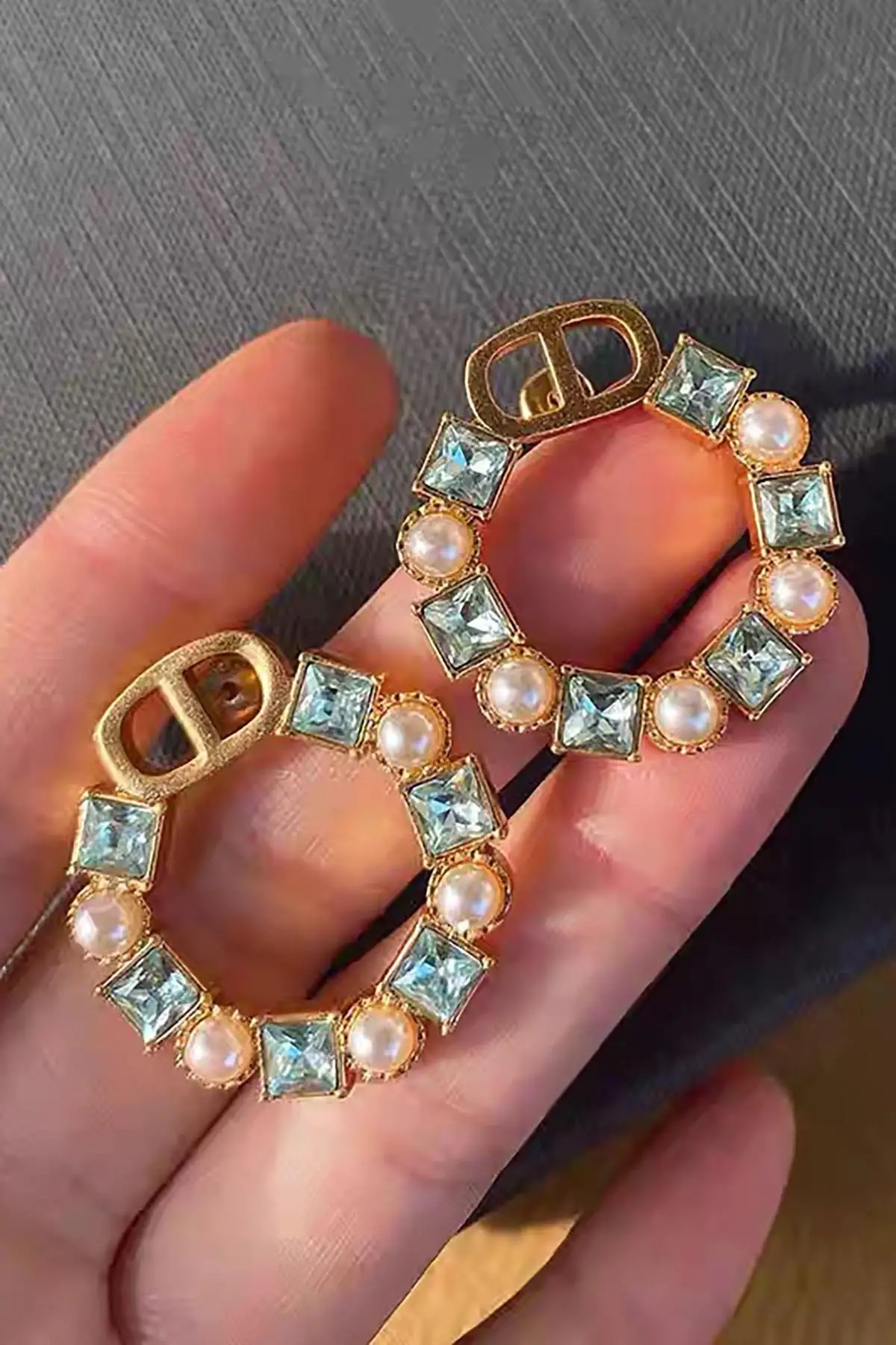 Altın Renk Taş Detaylı Çelik Küpe (Çift)