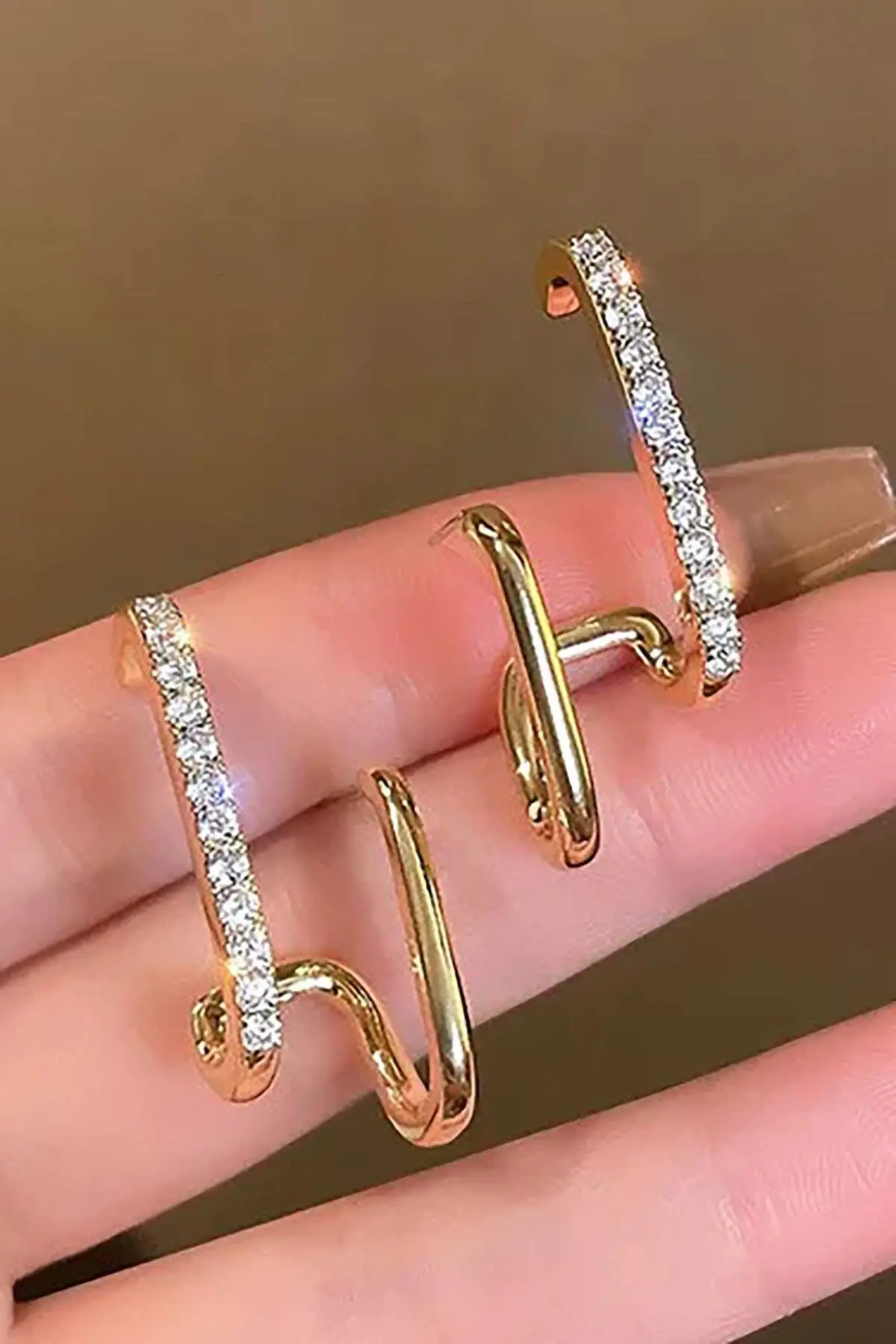 Altın Renk Taş Detaylı Çelik Küpe (Çift)