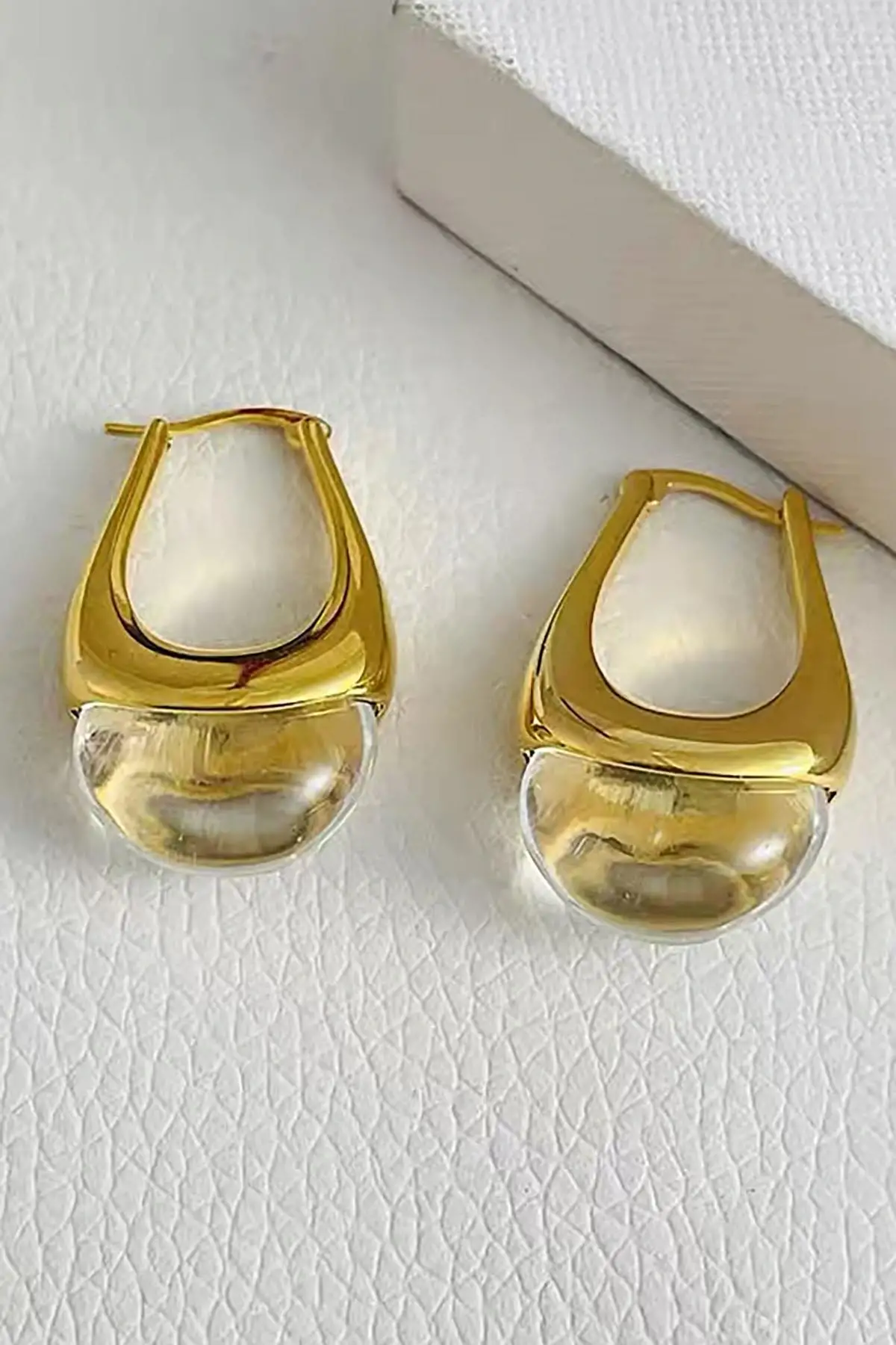 Altın Renk Taş Detaylı Çelik Küpe (Çift)