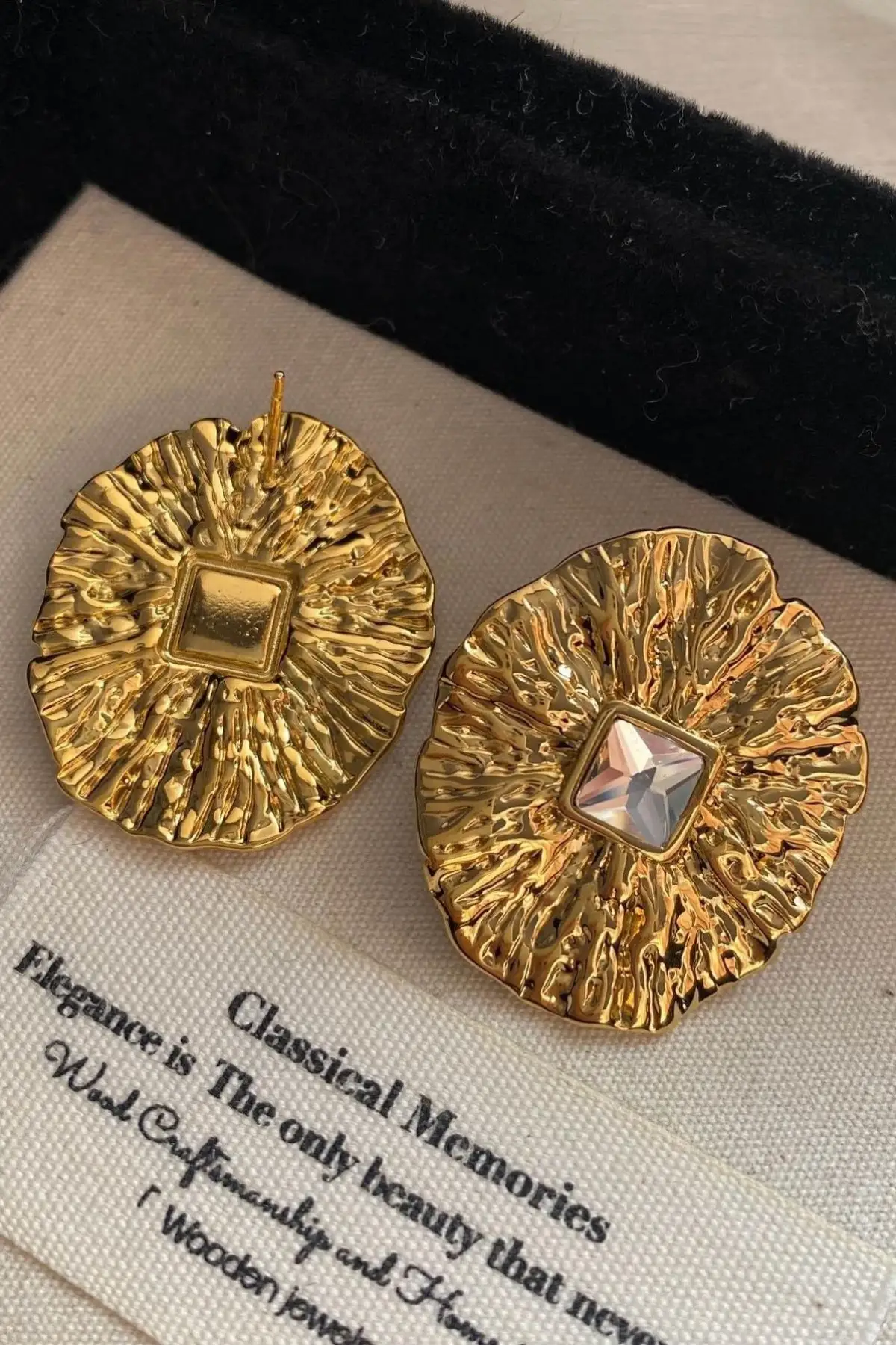 Altın Renk Taş Detaylı Çelik Küpe (Çift)