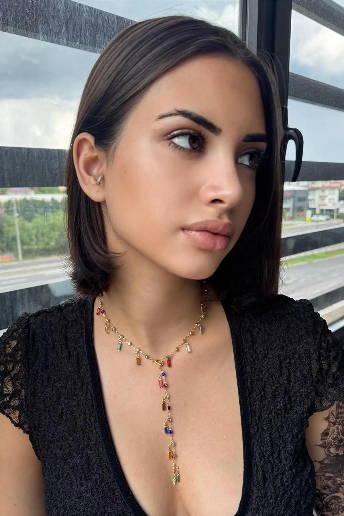 Altın Renk Taş Detaylı Çelik Y Kolye