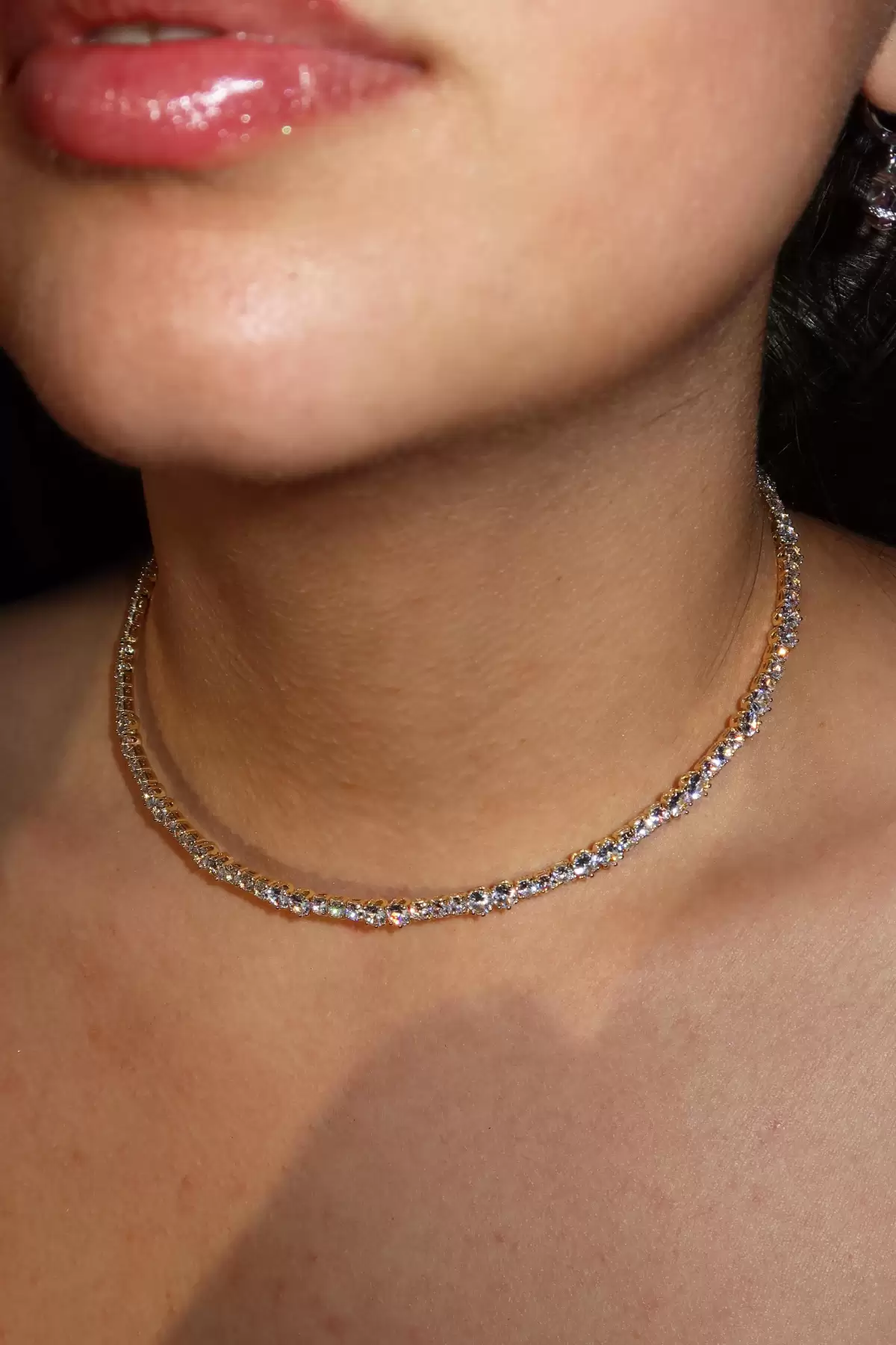 Altın Renk Taş Detaylı Choker Kolye