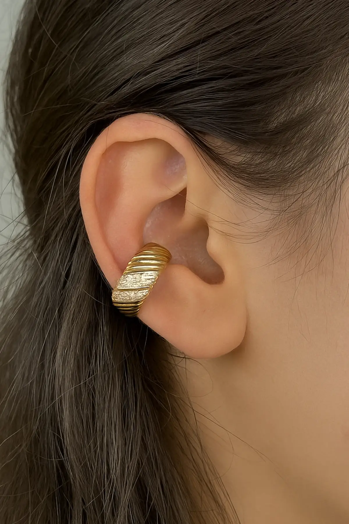 Altın Renk Taş Detaylı Ear Cuff (Tek)