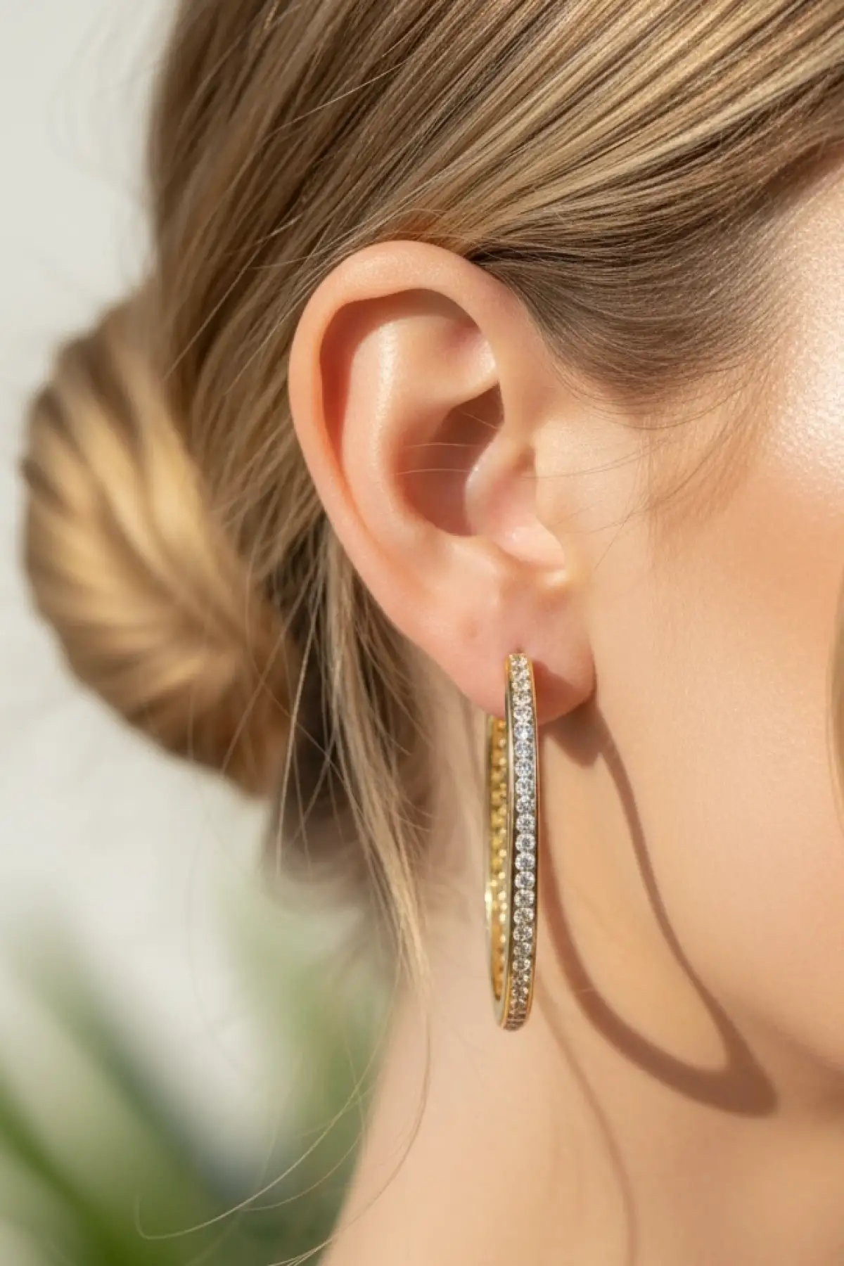 Altın Renk Taş Detaylı Halka Küpe (Çift)