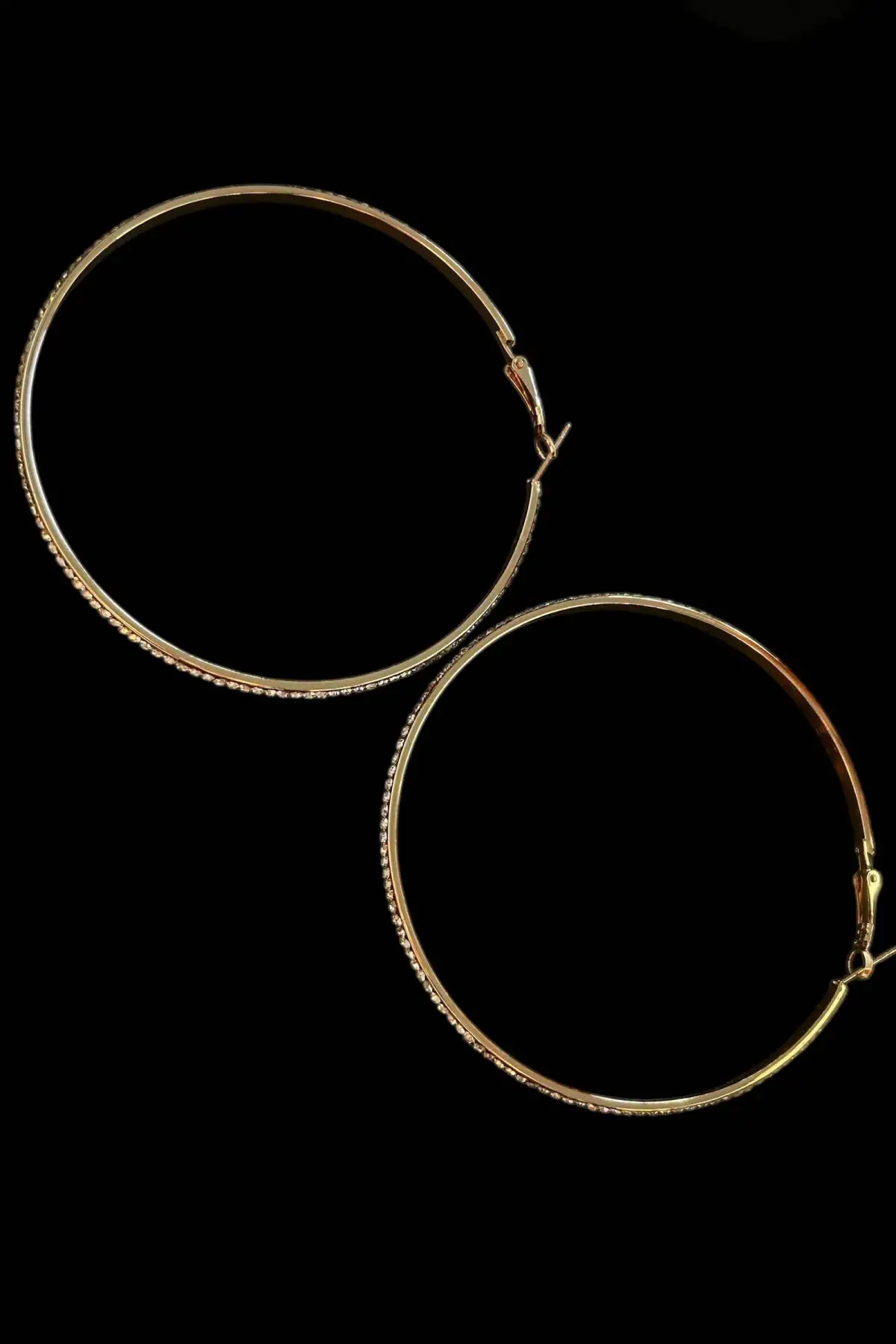 Altın Renk Taş Detaylı Halka Küpe (Çift)