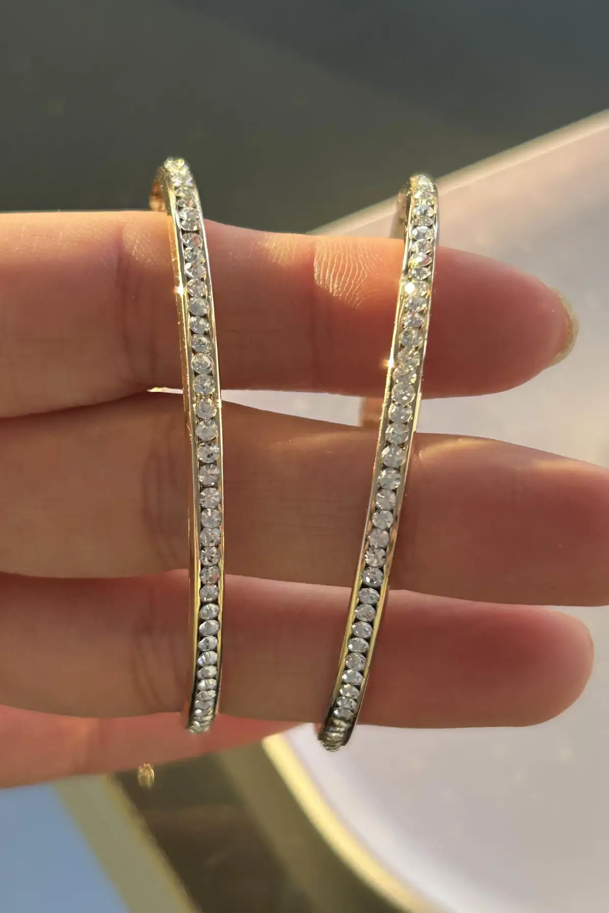 Altın Renk Taş Detaylı Halka Küpe (Çift)