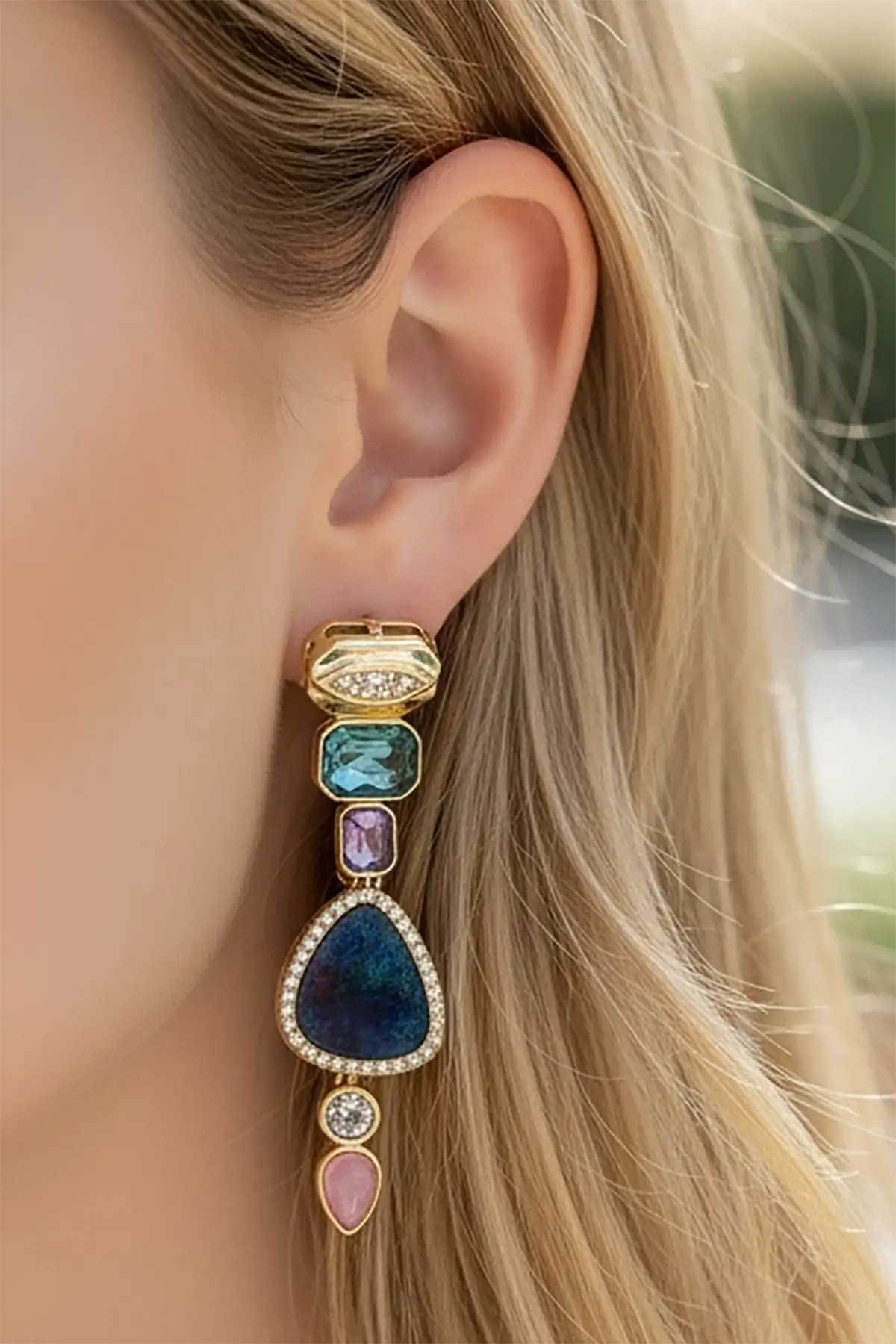 Altın Renk Taş Detaylı Küpe (Çift)