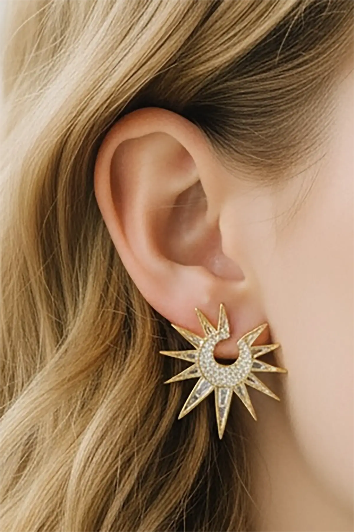 Altın Renk Taş Detaylı Küpe (Çift)