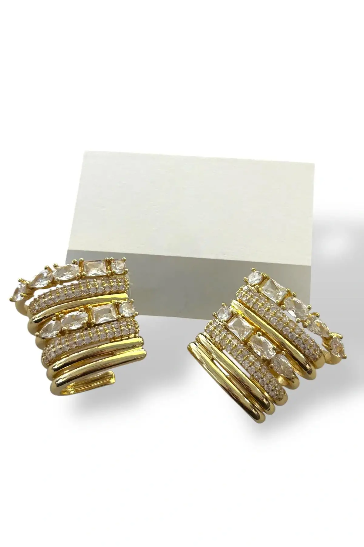 Altın Renk Taş Detaylı Küpe (Çift)