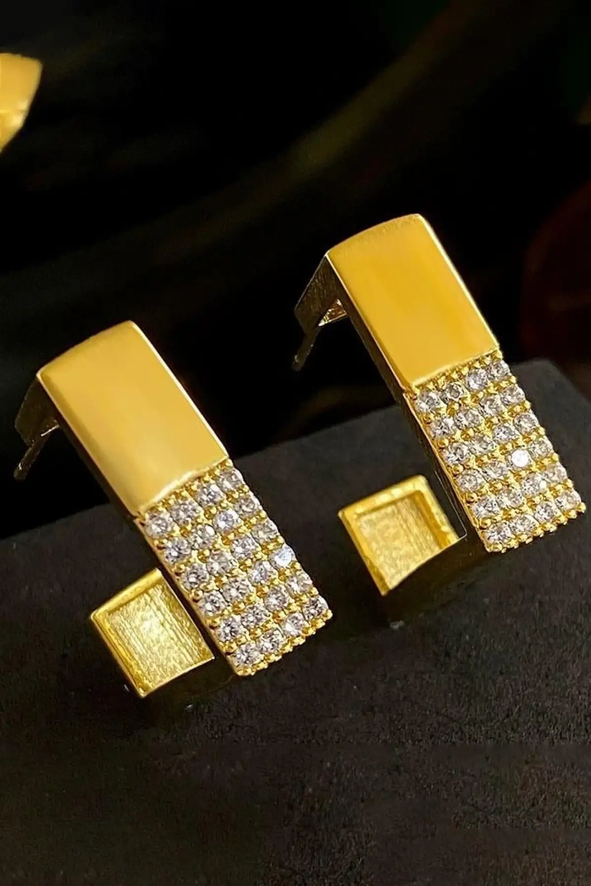 Altın Renk Taş Detaylı Küpe (Çift)