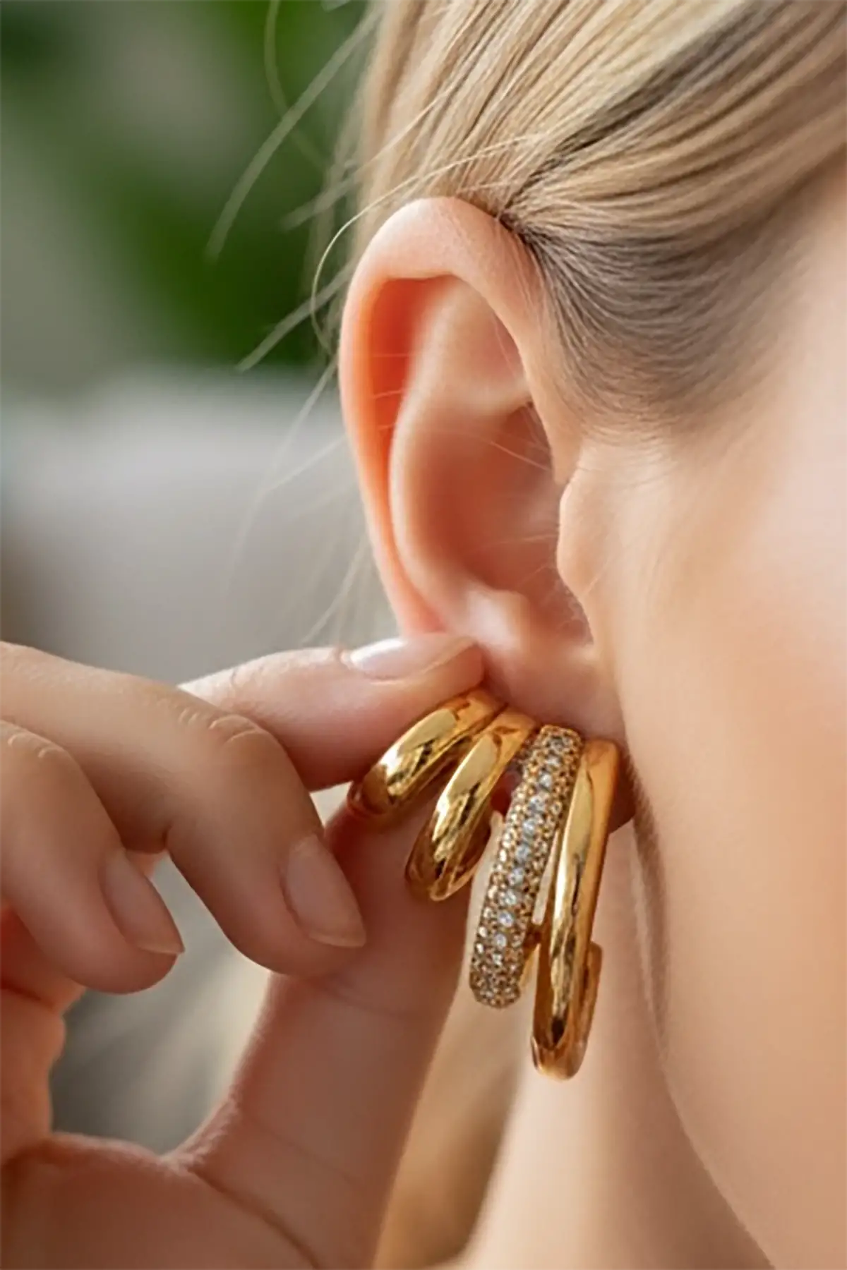 Altın Renk Taş Detaylı Küpe (Çift)