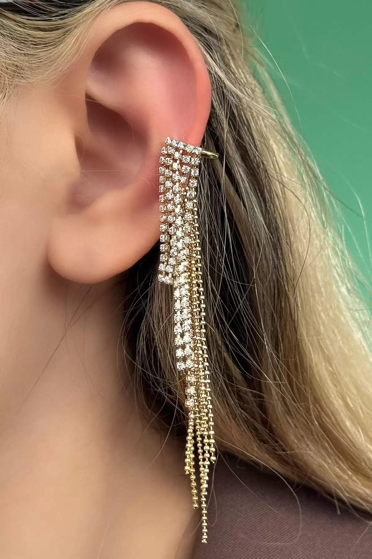 Altın Renk Taş Detaylı Sallantılı Ear Cuff (Tek)
