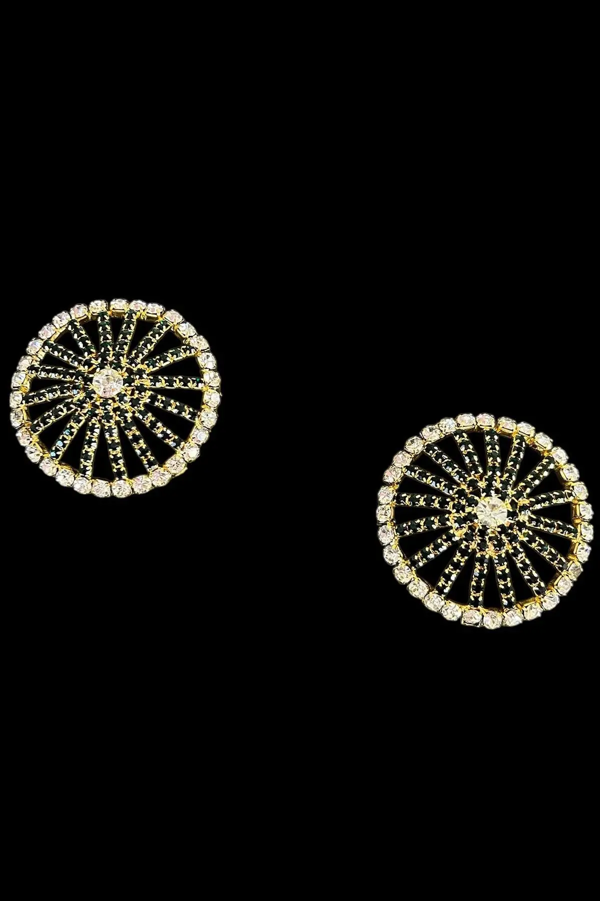 Altın Renk Taş Detaylı Tasarım Göğüs Ucu Aksesuar