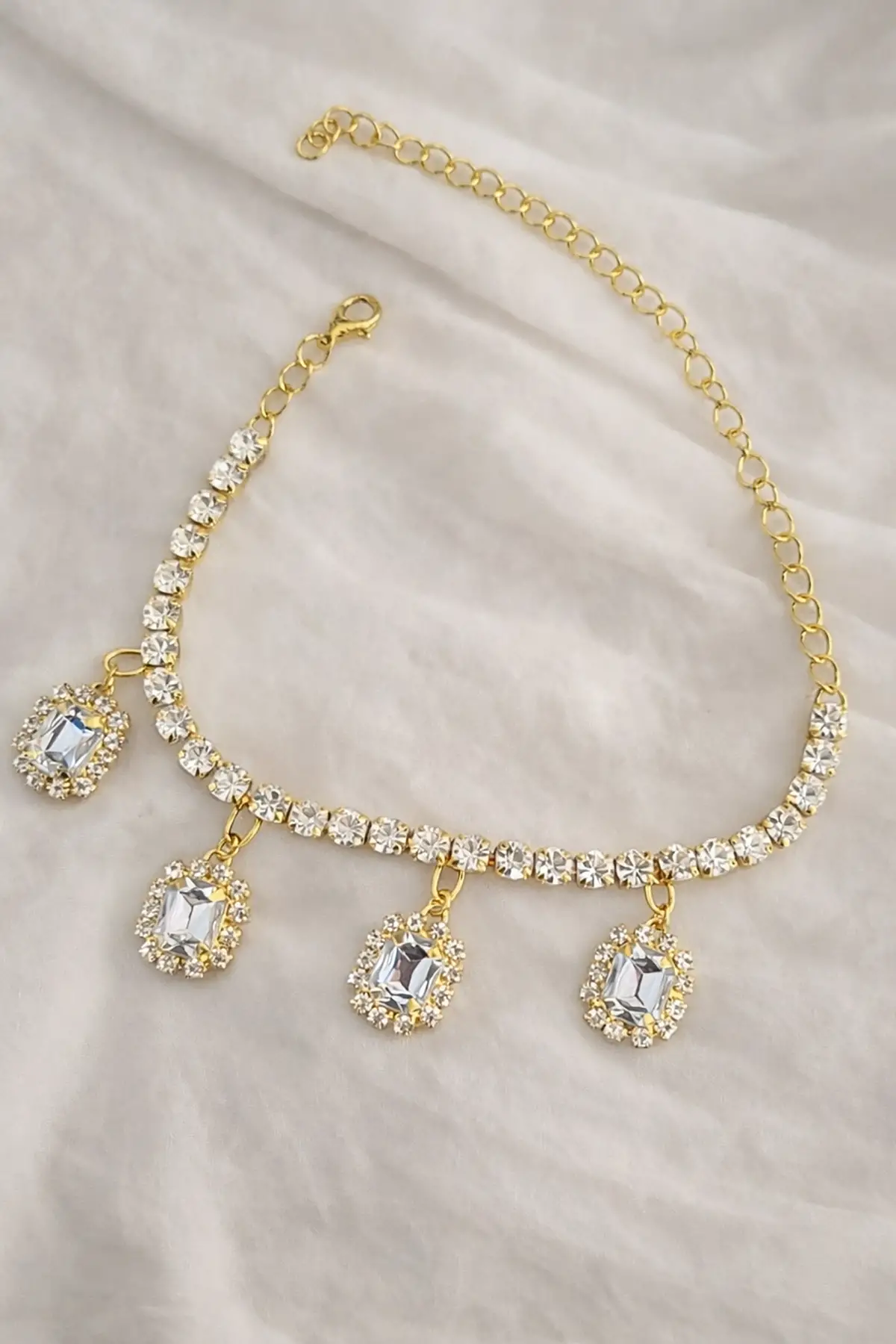 Altın Renk Taş Detaylı Tasarım Halhal