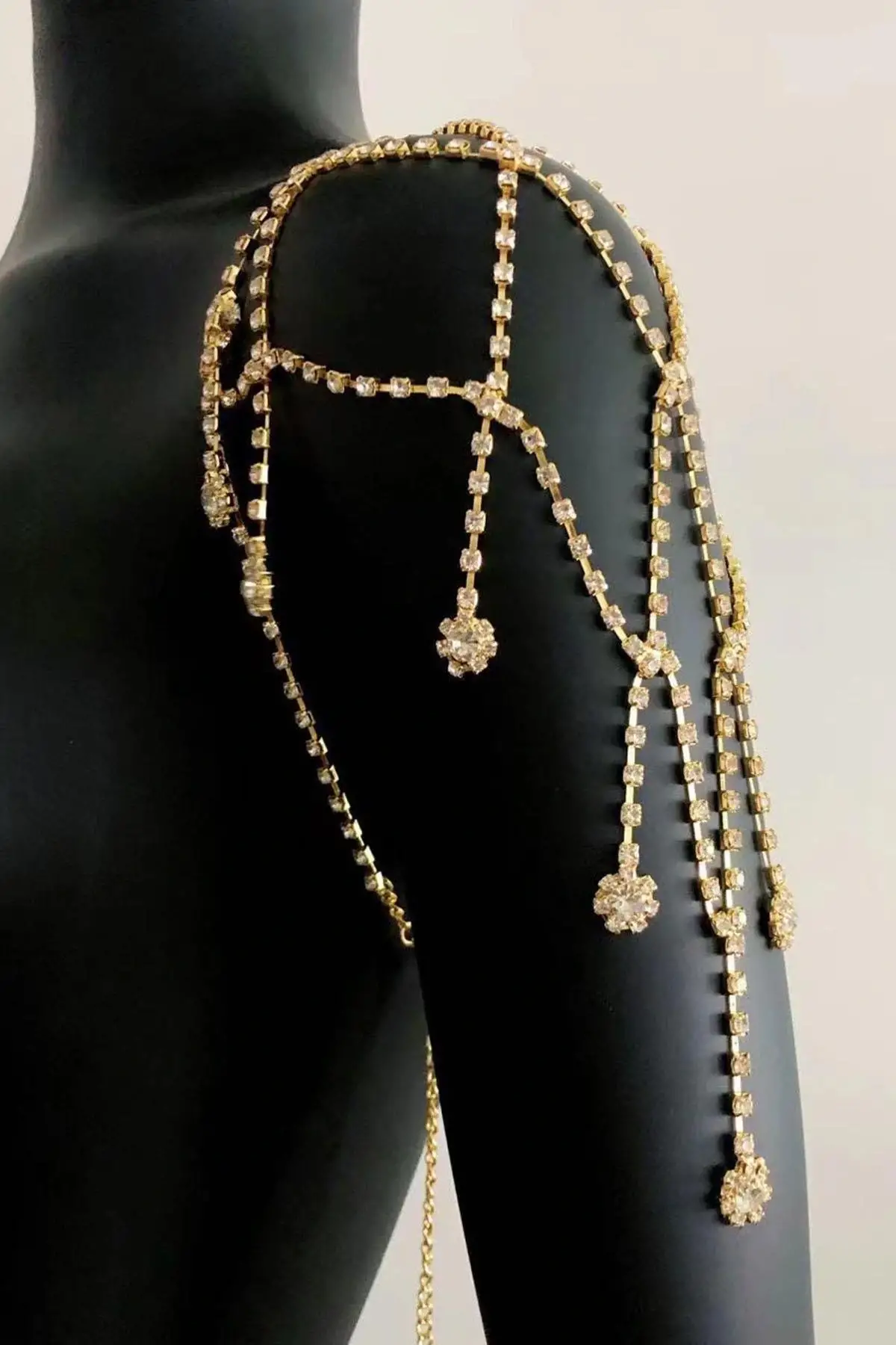 Altın Renk Taş Detaylı Tasarım Vücut Aksesuar