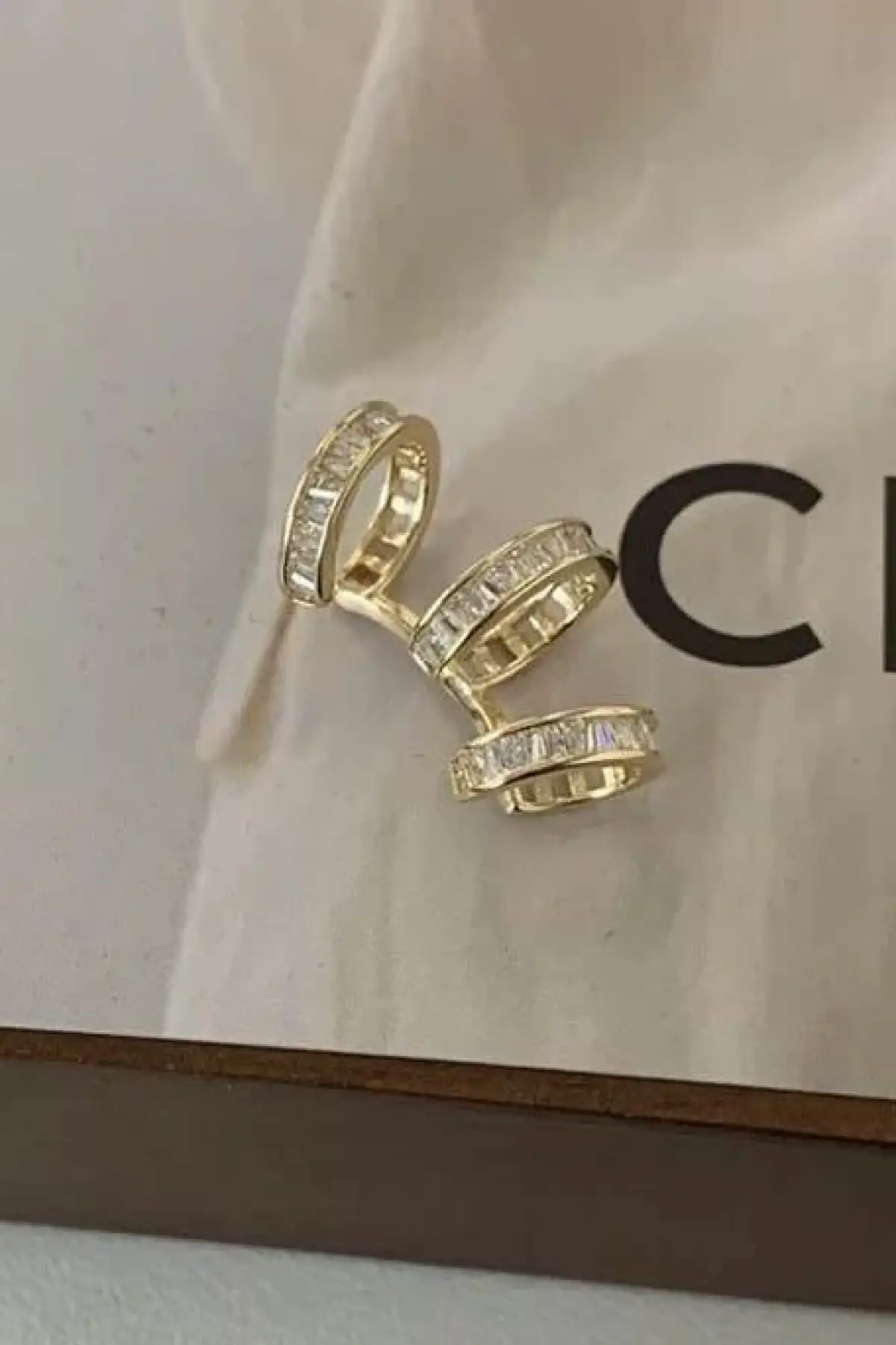 Altın Renk Taş Detaylı Üçlü Görünümlü Ear Cuff (Tek)