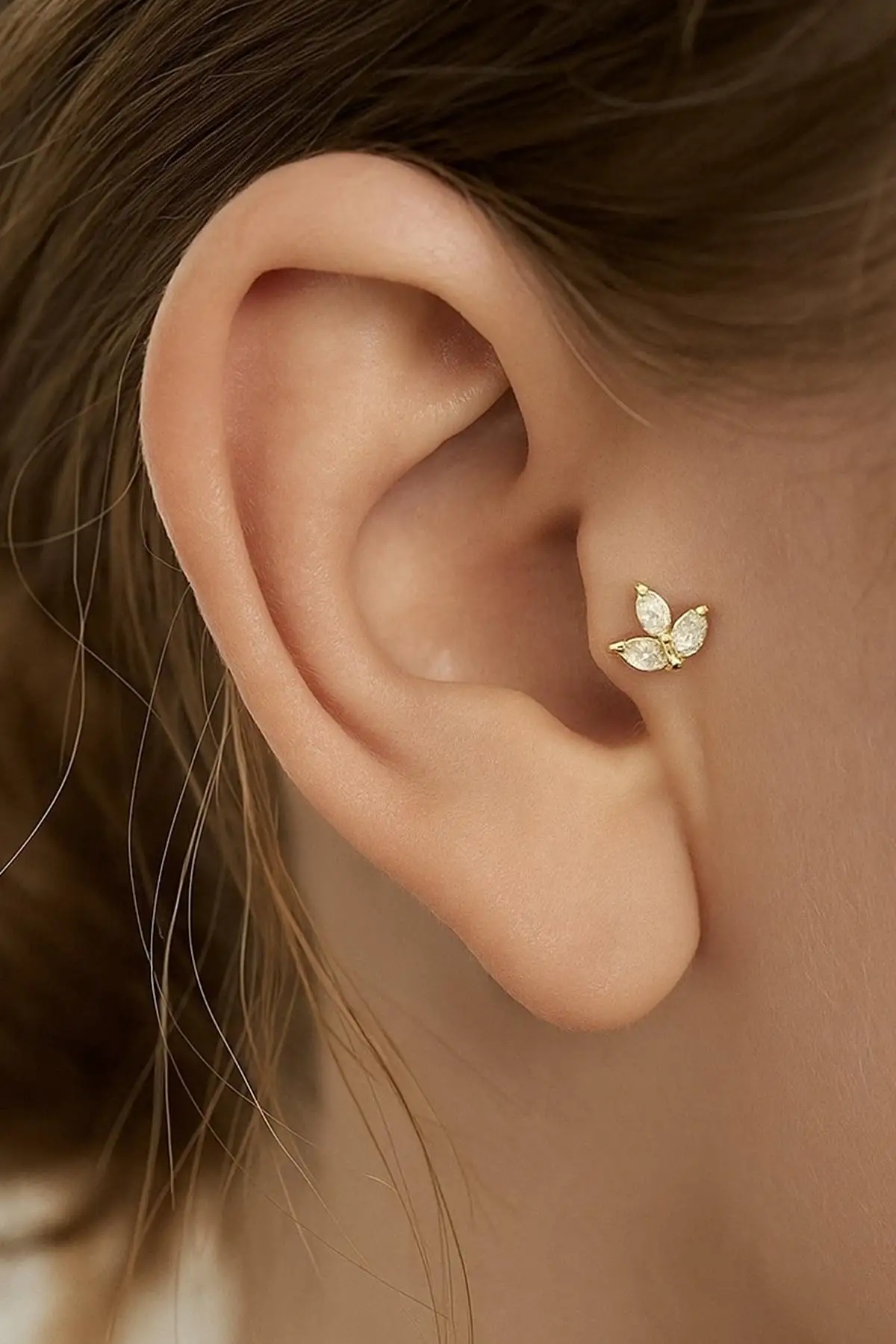 Altın Renk Taşlı Cerrahi Çelik Tragus/Kıkırdak Küpe/Piercing (Tek)
