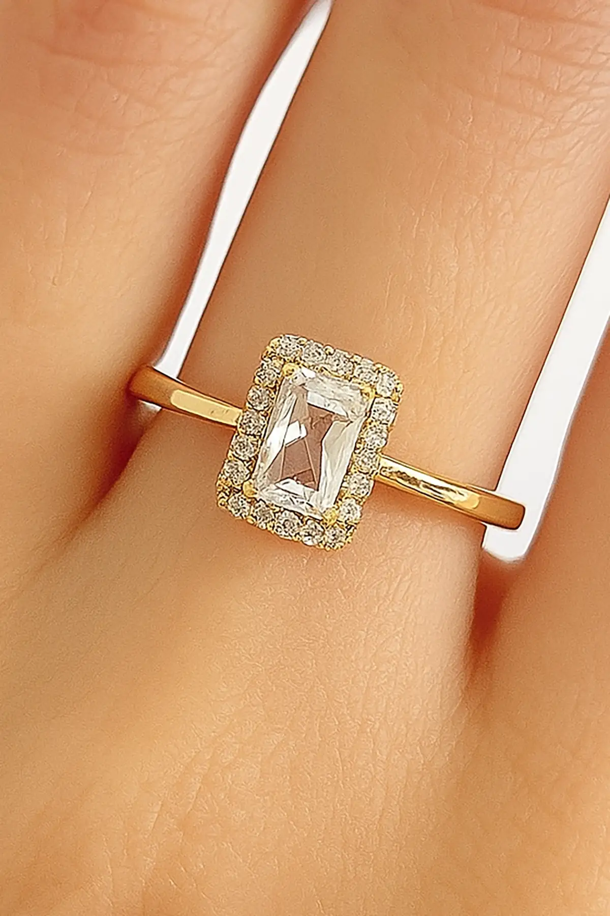 Altın Renk Tek Taş Detaylı Ayarlanabilir Baget Yüzük