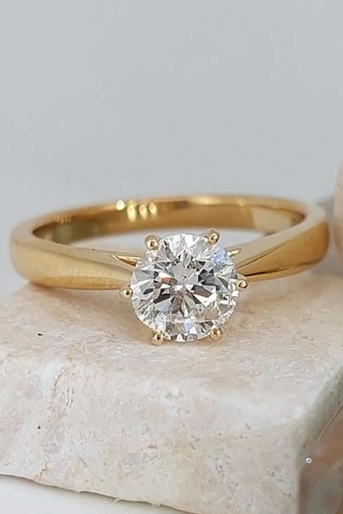 Altın Renk Tek Taş Detaylı Ayarlanabilir Yüzük